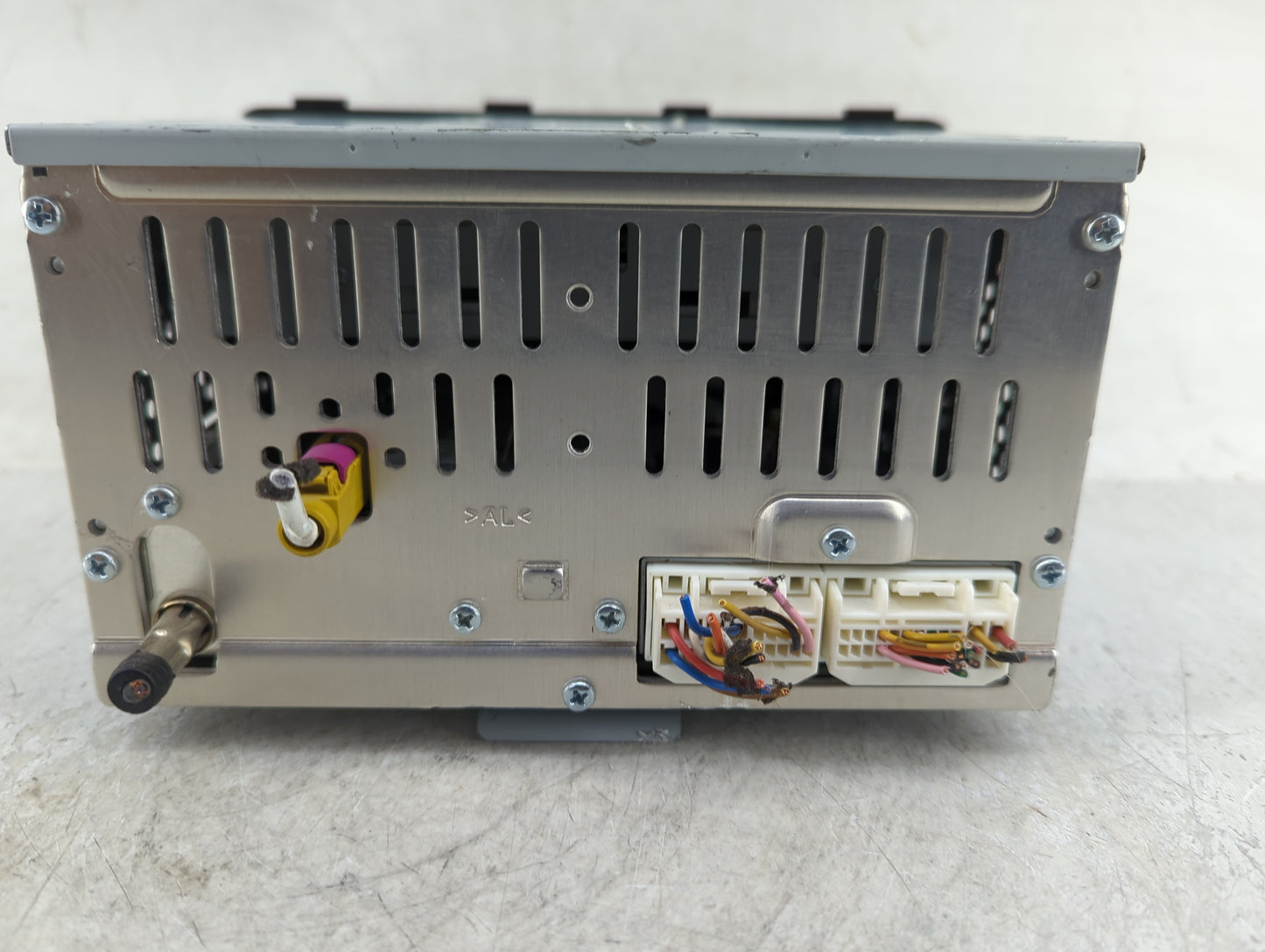 2005 Saturn Vue Radio AM FM Cd Player Receiver Replacement P/N:96170-1R1104X Fits OEM Used Auto Parts - Oemusedautoparts1.co
