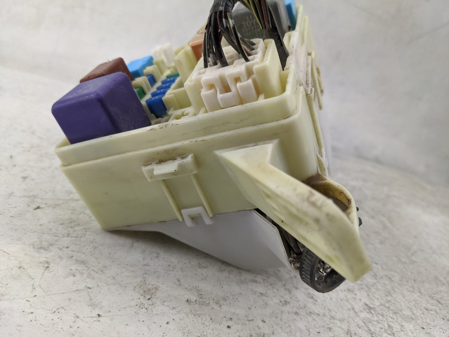 2004-2006 Scion Xb Fusebox Fuse Box Panel Relay Module Fits Fits 2004 2005 2006 OEM Used Auto Parts - Oemusedautoparts1.com