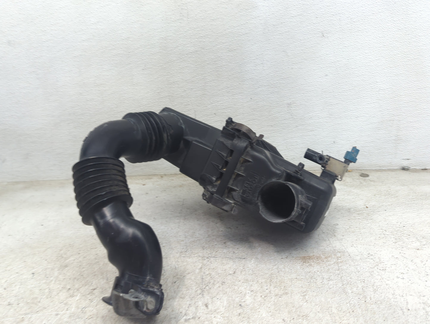 2005 Scion Xb Air Cleaner Intake-duct Hose Tube 1481206 - Oemusedautoparts1.com