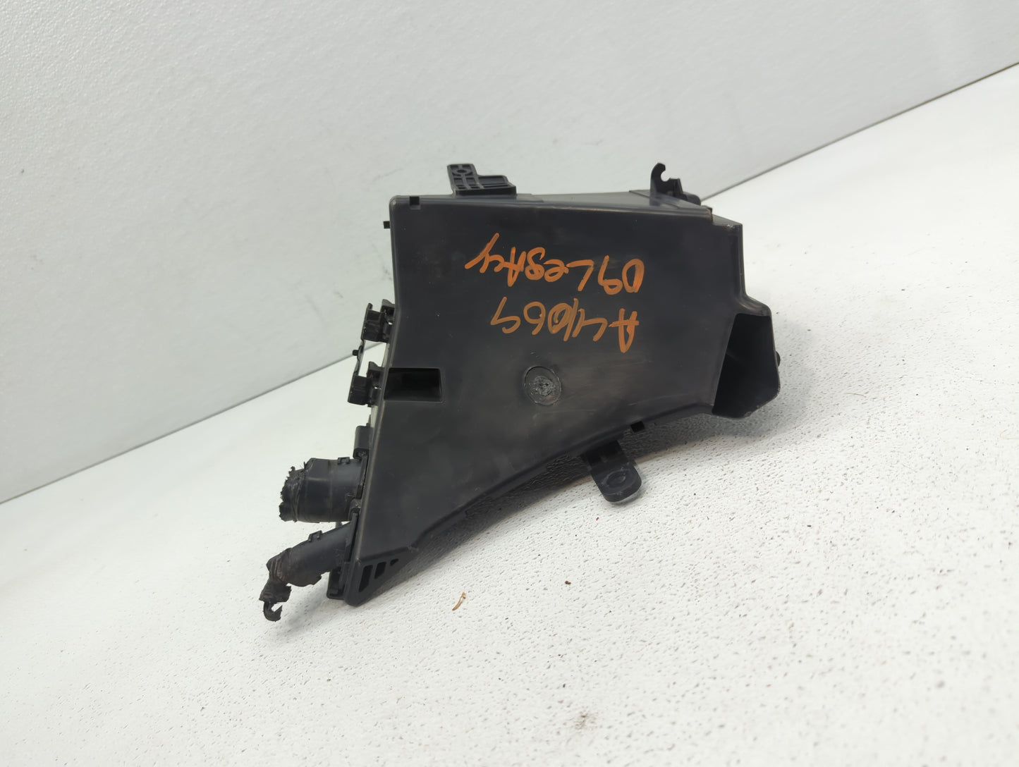 2002-2005 Subaru Legacy Fusebox Fuse Box Panel Relay Module P/N:MB502050B Fits Fits 2002 2003 2004 2005 OEM Used Auto Parts