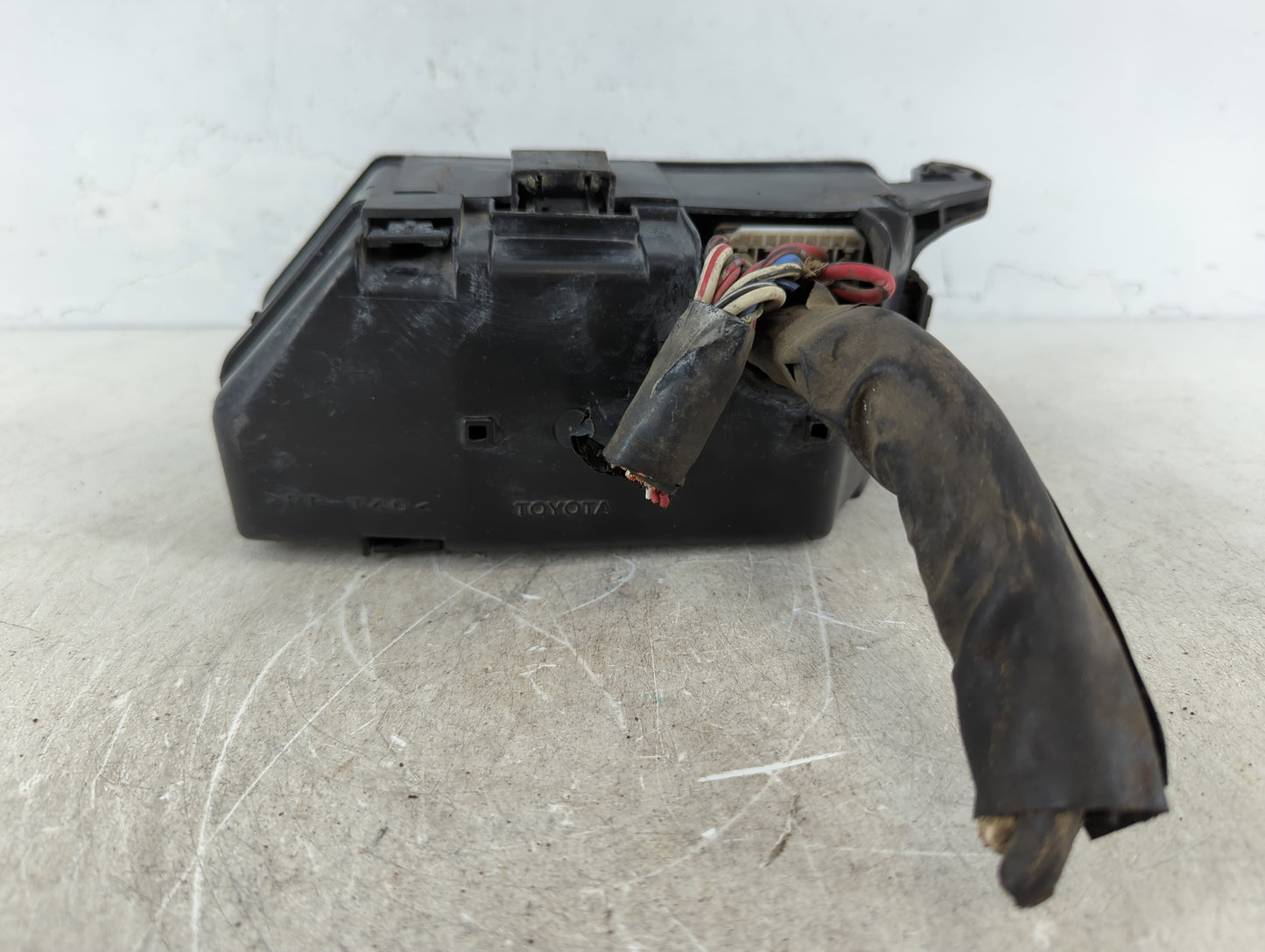 2005 Toyota Avalon Fusebox Fuse Box Panel Relay Module Fits OEM Used Auto Parts - Oemusedautoparts1.com