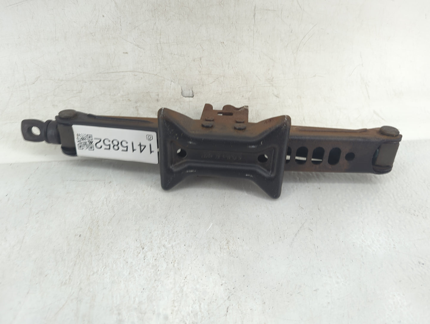 2005 Toyota Avalon Spare Scissor Car Jack - Oemusedautoparts1.com
