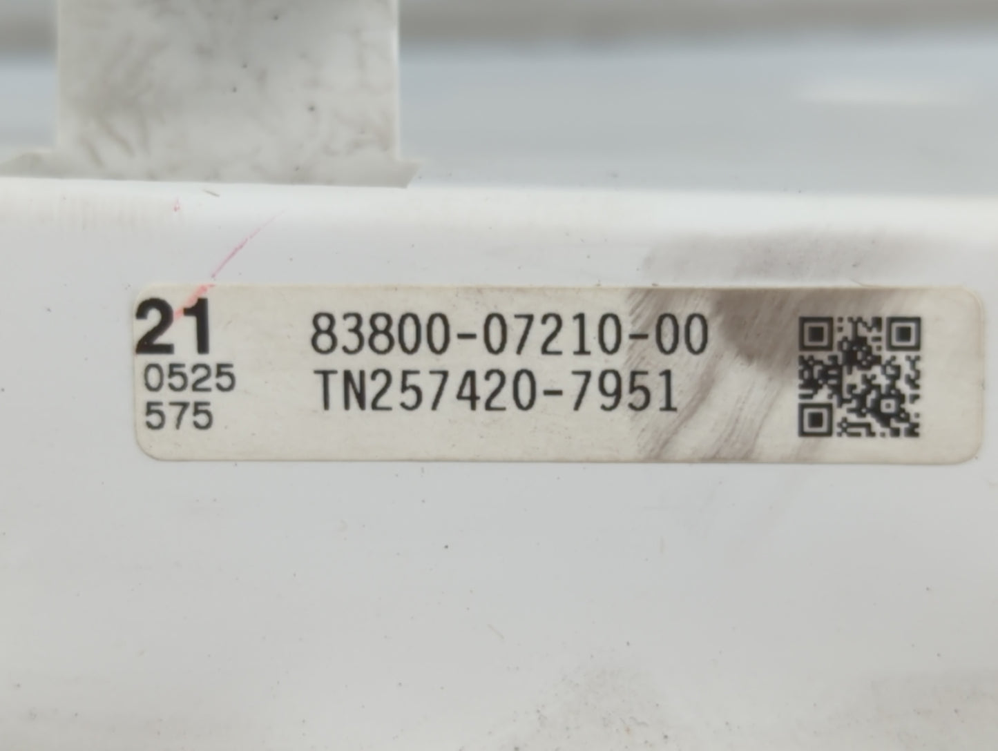 2005-2006 Toyota Avalon Instrument Cluster Speedometer Gauges P/N:83800-07210-00 Fits Fits 2005 2006 OEM Used Auto Parts - O