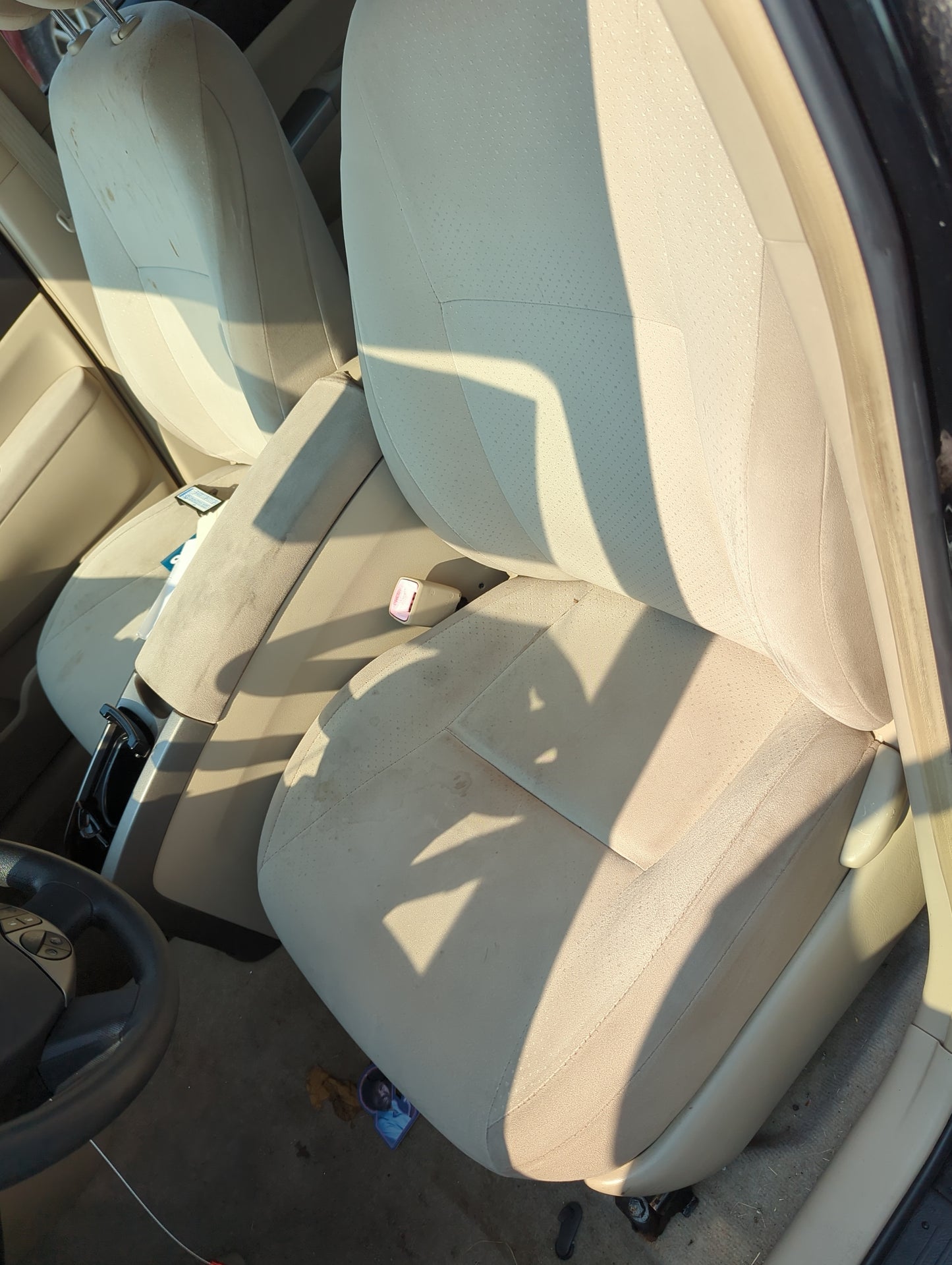 2004-2005 Toyota Prius Driver Front Seat Oem Beige - Oemusedautoparts1.com