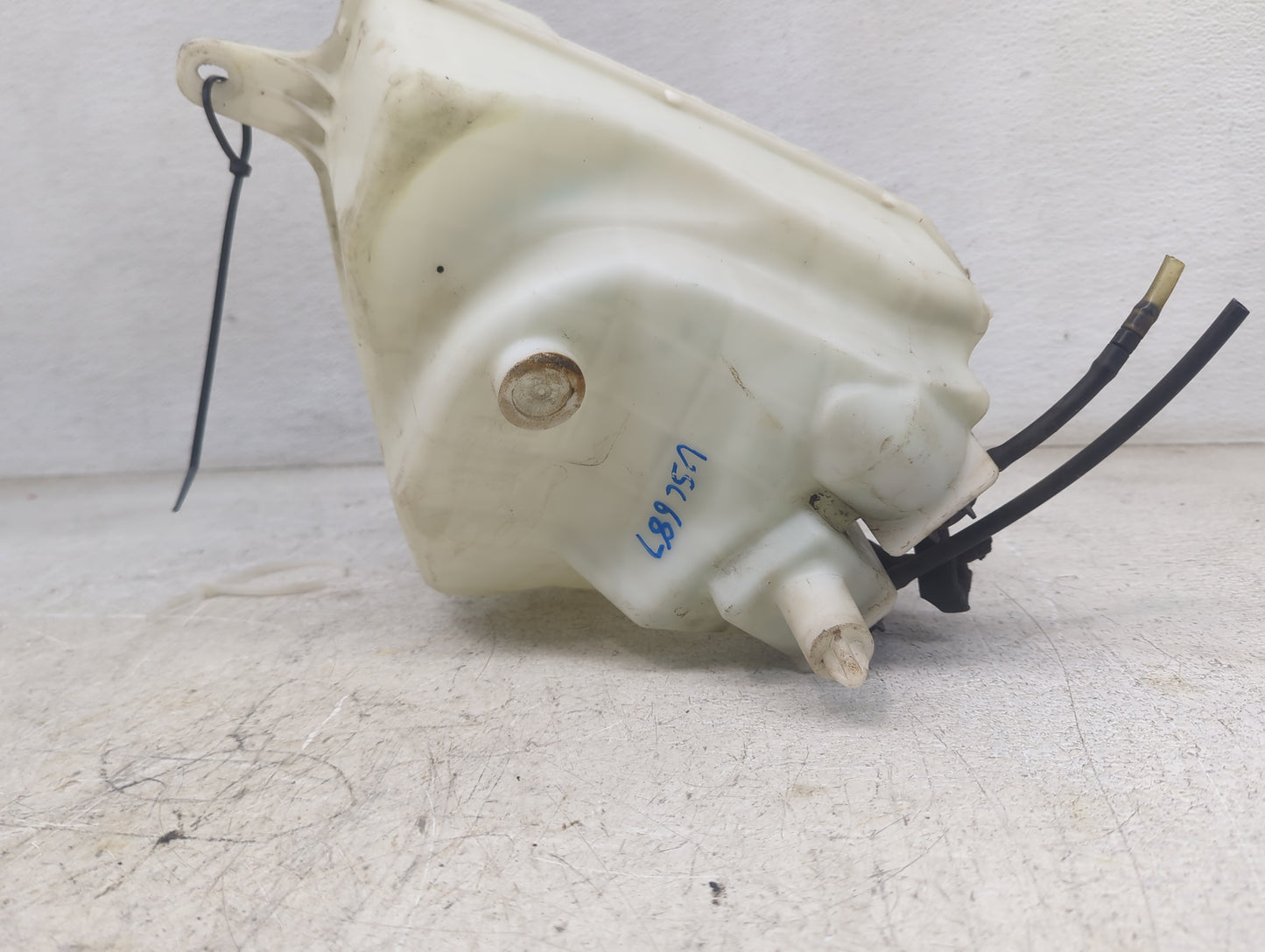 2005 Toyota Prius Windshield Washer Fluid Reservoir Bottle - Oemusedautoparts1.com