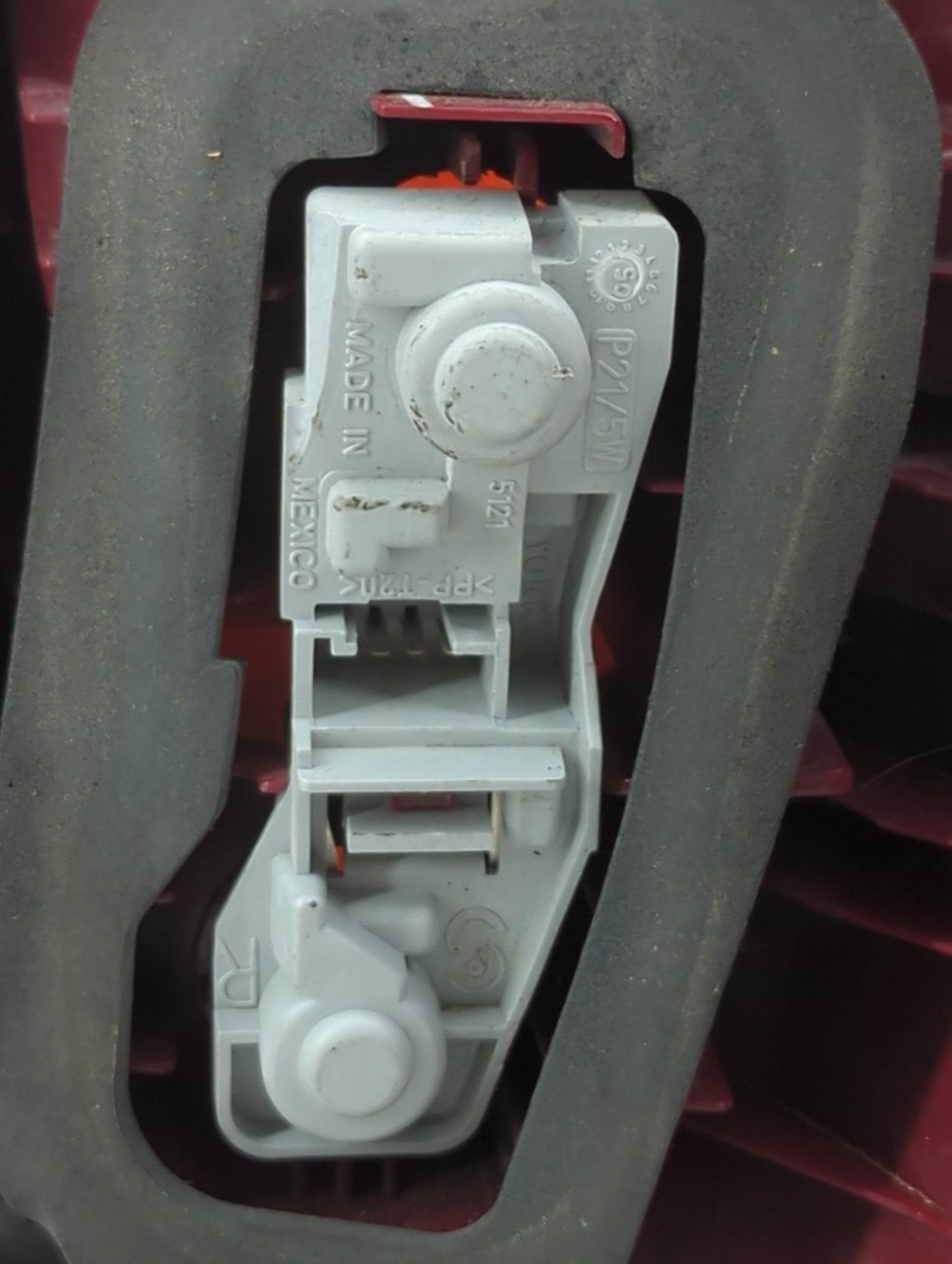 2004-2005 Toyota Sienna Tail Light Assembly Passenger Right OEM Fits Fits 2004 2005 OEM Used Auto Parts - Oemusedautoparts1.