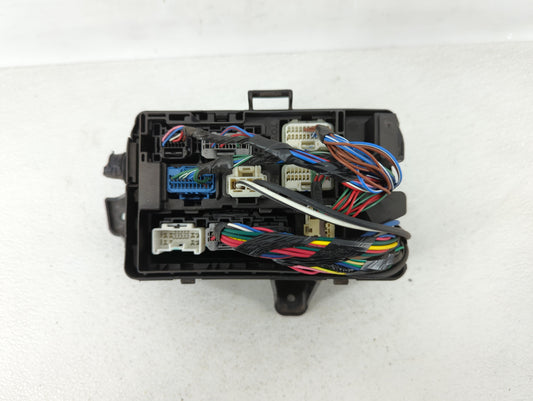 2005-2006 Toyota Tundra Fusebox Fuse Box Panel Relay Module P/N:82121-0C370 Fits Fits 2005 2006 OEM Used Auto Parts