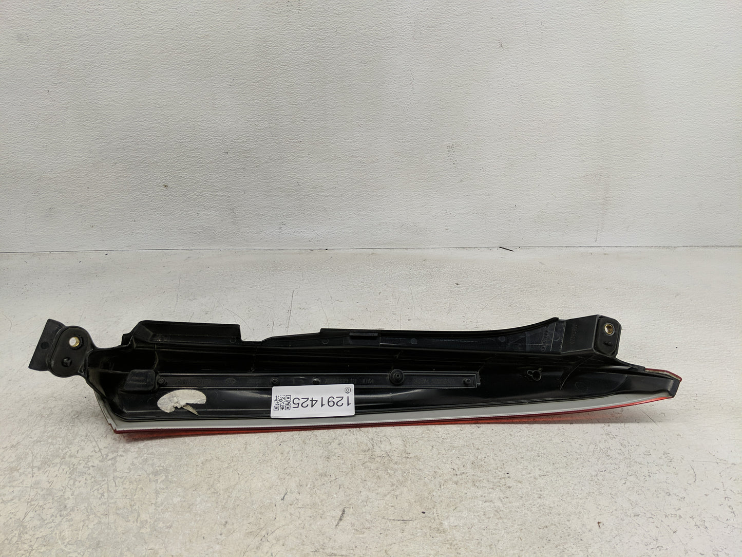 2003-2006 Volvo Xc90 Tail Light Assembly Driver Left OEM P/N:30678220 Fits Fits 2003 2004 2005 2006 OEM Used Auto Parts - Oe