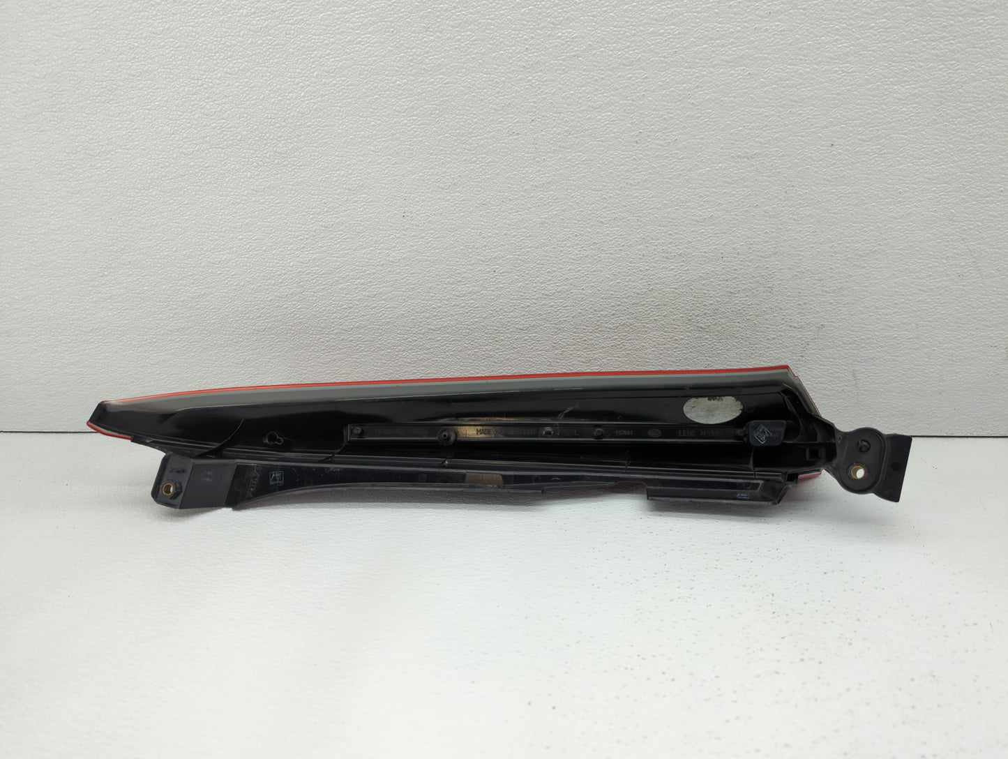 2003-2006 Volvo Xc90 Tail Light Assembly Driver Left OEM P/N:157617 9483771, 30678220 Fits Fits 2003 2004 2005 2006 OEM Used