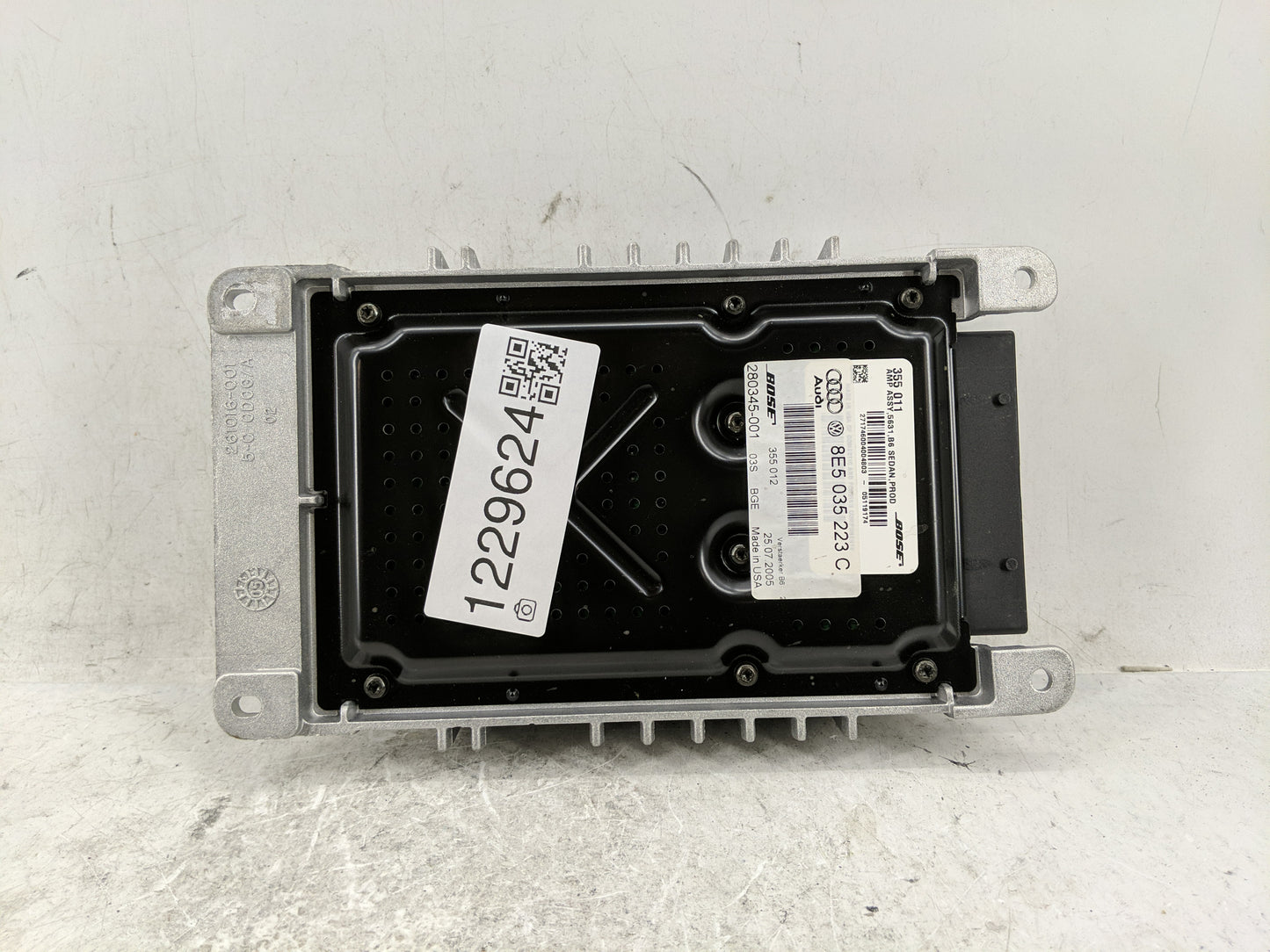 2005-2008 Audi A4 Radio AM FM Cd Player Receiver Replacement P/N:96180-2E101 Fits Fits 2005 2006 2007 2008 OEM Used Auto Par