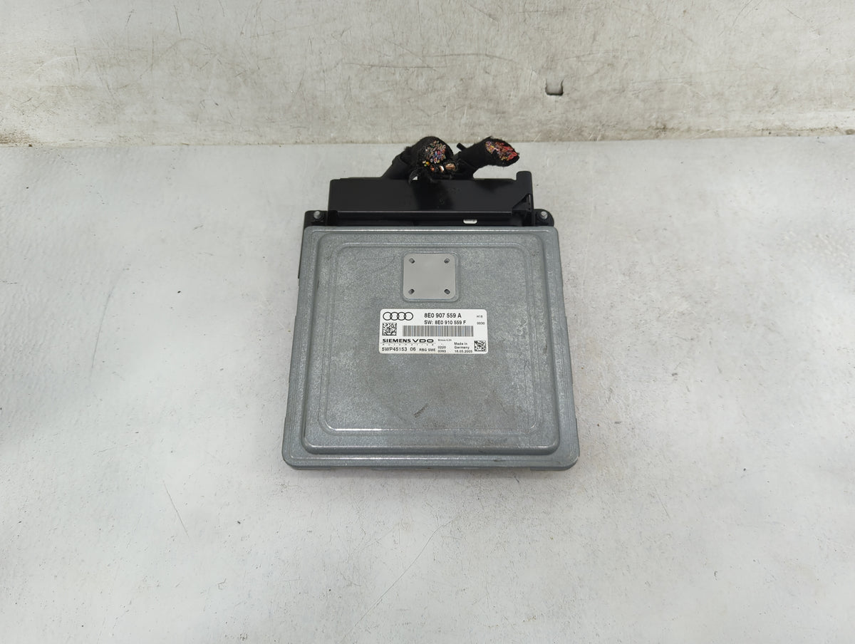 2006 Audi A4 Quattro PCM Engine Control Computer ECU ECM PCU OEM P/N:8E0 907 559 A 8E0 910 559 F Fits OEM Used Auto Parts -