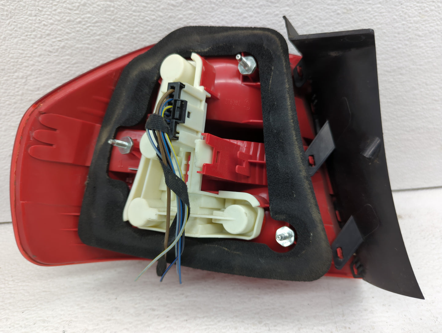 2006-2008 Bmw 323i Tail Light Assembly Driver Left OEM P/N:7 161 956 Fits Fits 2006 2007 2008 OEM Used Auto Parts - Oemuseda