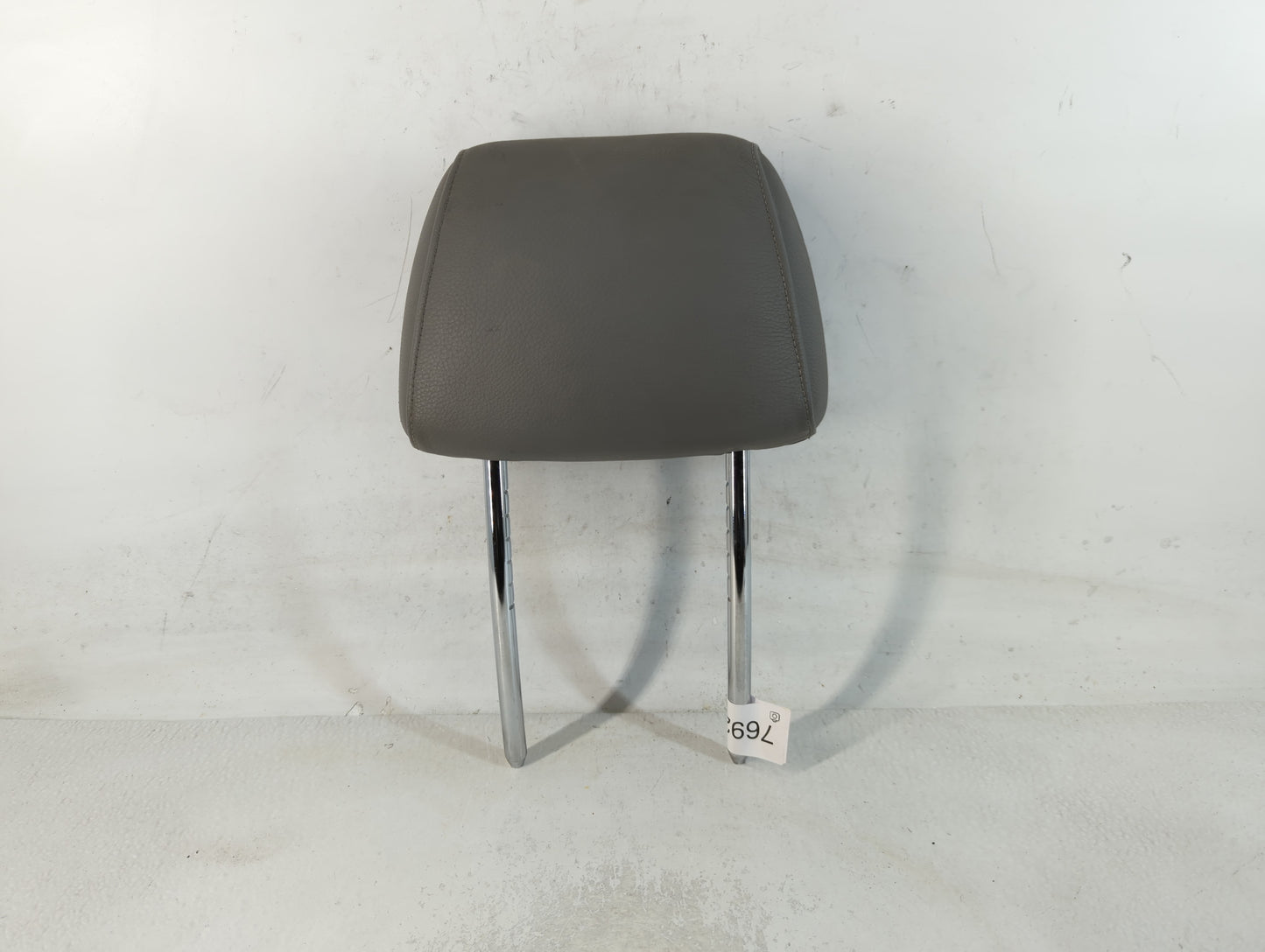 2006-2006 Bmw 325i Headrest Head Rest Front Driver Passenger Seat Black - Oemusedautoparts1.com