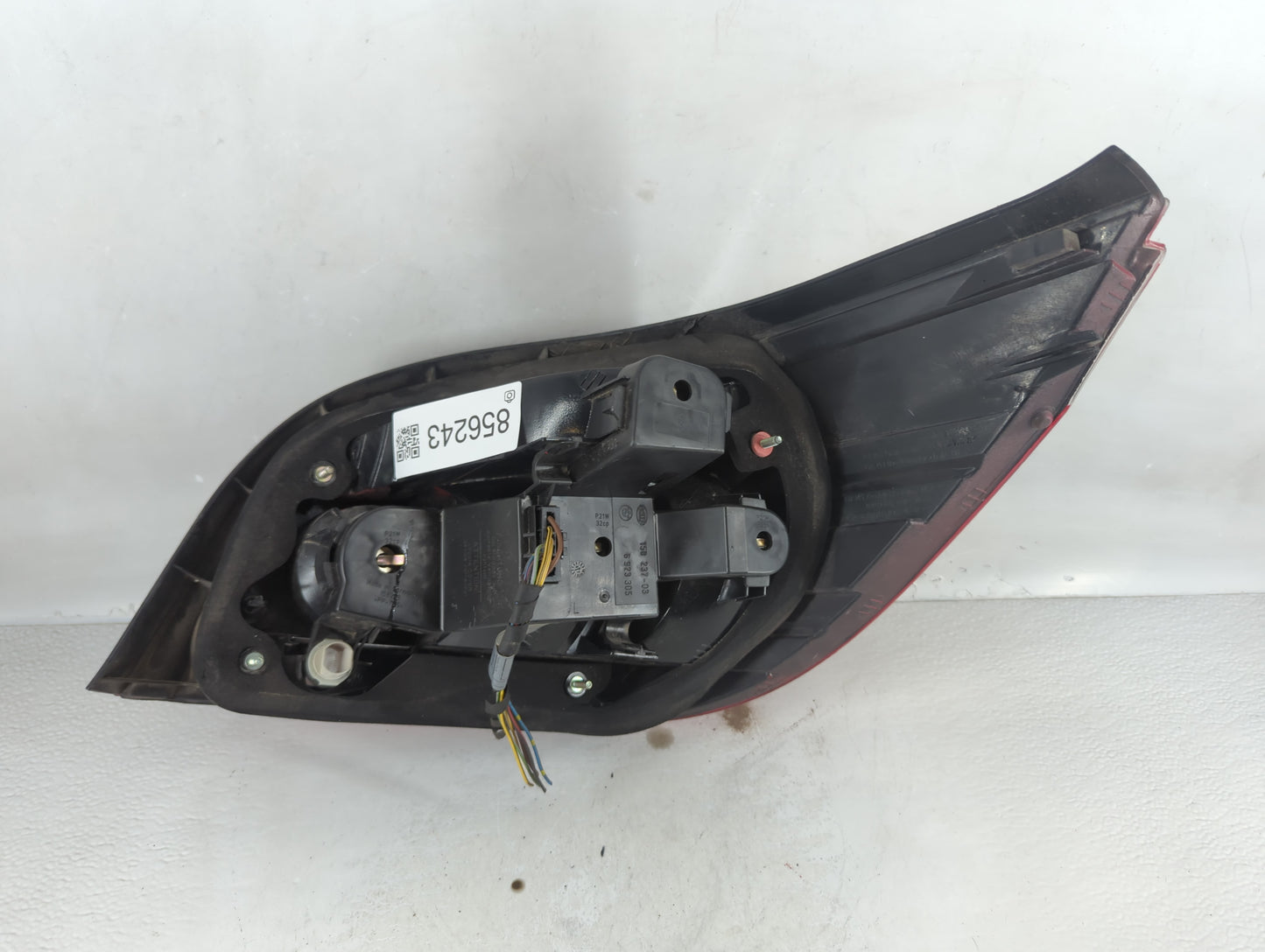 2004-2007 Bmw 530i Tail Light Assembly Passenger Right OEM P/N:7 165 739 Fits Fits 2004 2005 2006 2007 OEM Used Auto Parts -