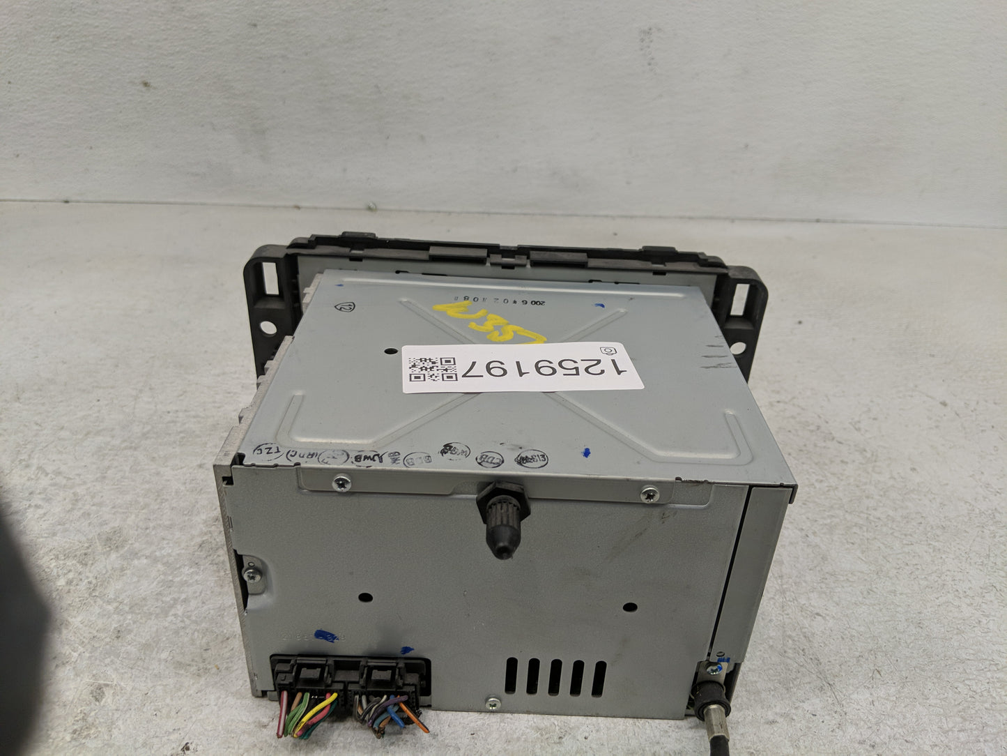 2006 Buick Lucerne Radio AM FM Cd Player Receiver Replacement P/N:15871700 Fits OEM Used Auto Parts - Oemusedautoparts1.com