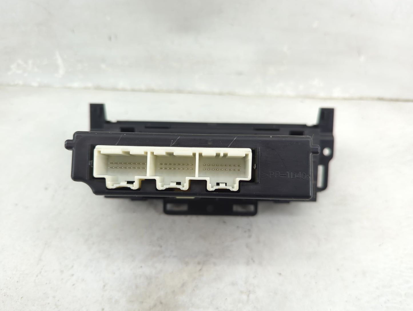 2006 Buick Lucerne Climate Control Module Temperature AC/Heater Replacement P/N:15861055 Fits OEM Used Auto Parts - Oemuseda