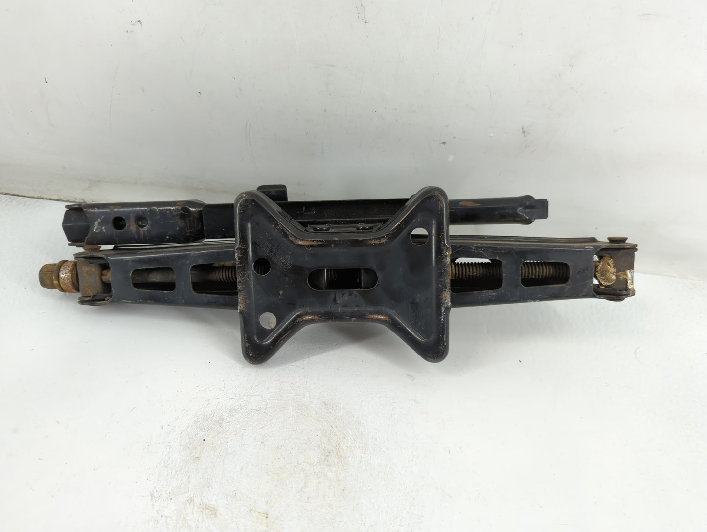 2006 Buick Rendezvous Spare Scissor Car Jack - Oemusedautoparts1.com