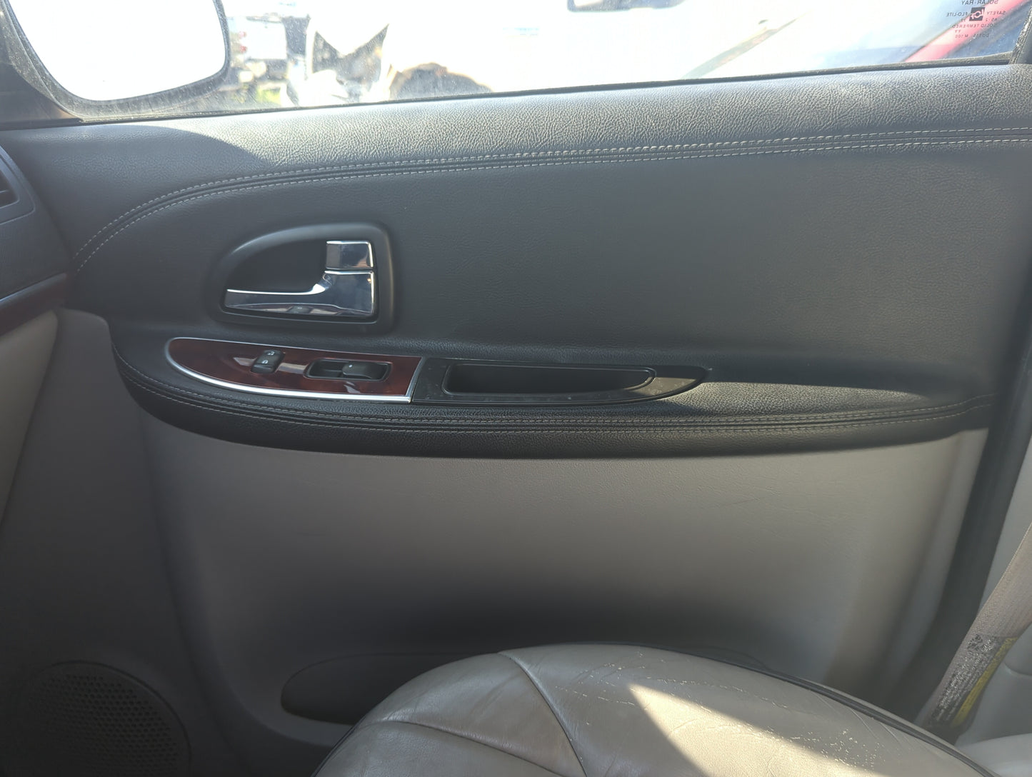2006 Buick Terraza Front Right Passenger Interior Door Panel Trim - Oemusedautoparts1.com