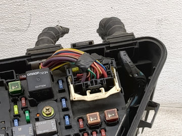2004-2007 Cadillac Cts Fusebox Fuse Box Panel Relay Module P/N:15233126 Fits Fits 2004 2005 2006 2007 OEM Used Auto Parts