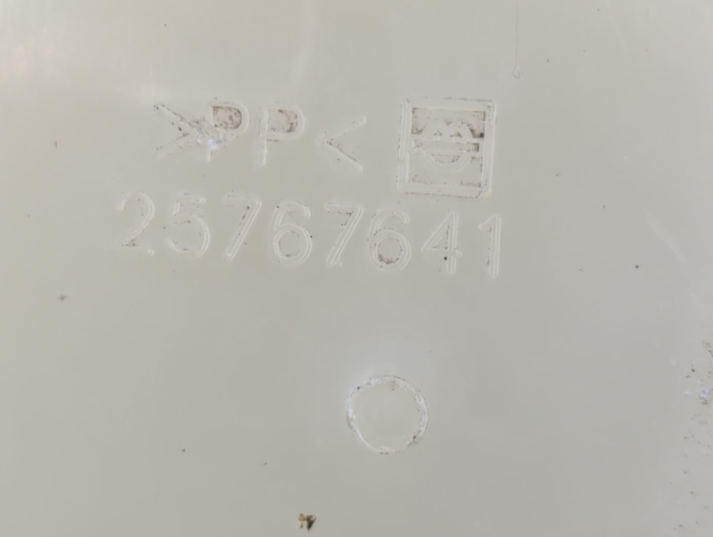 2004-2006 Cadillac Srx Radiator Coolant Overflow Expansion Tank Bottle 1232246 - Oemusedautoparts1.com