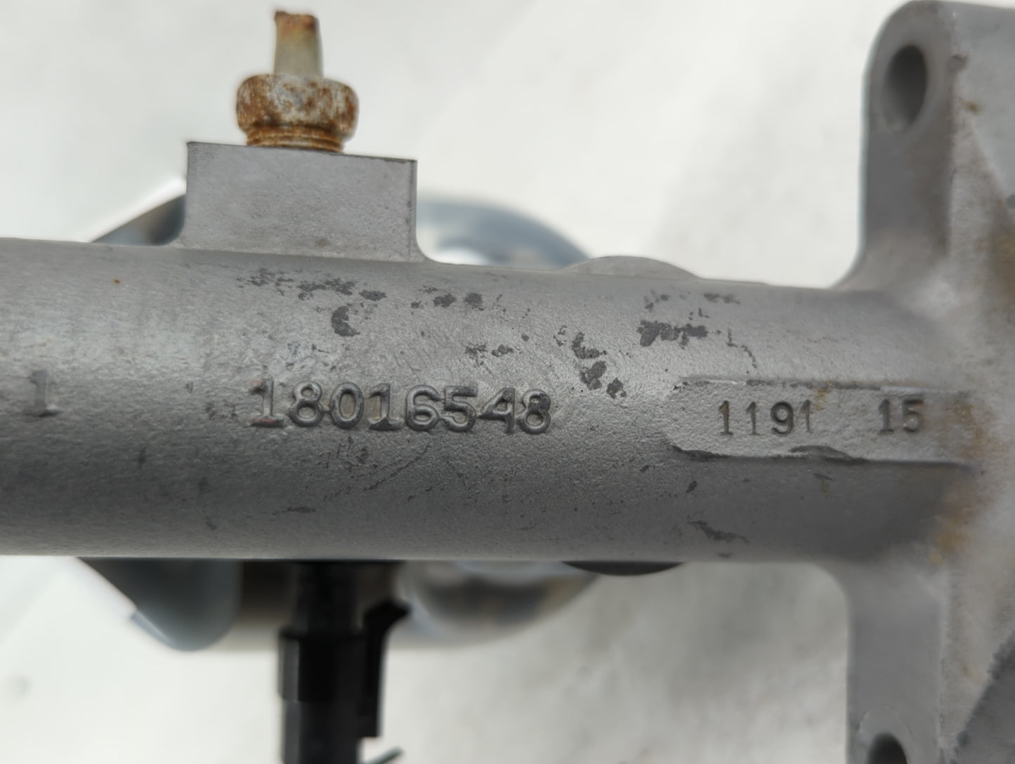 2004-2008 Cadillac Xlr Brake Master Cylinder Silver - Oemusedautoparts1.com