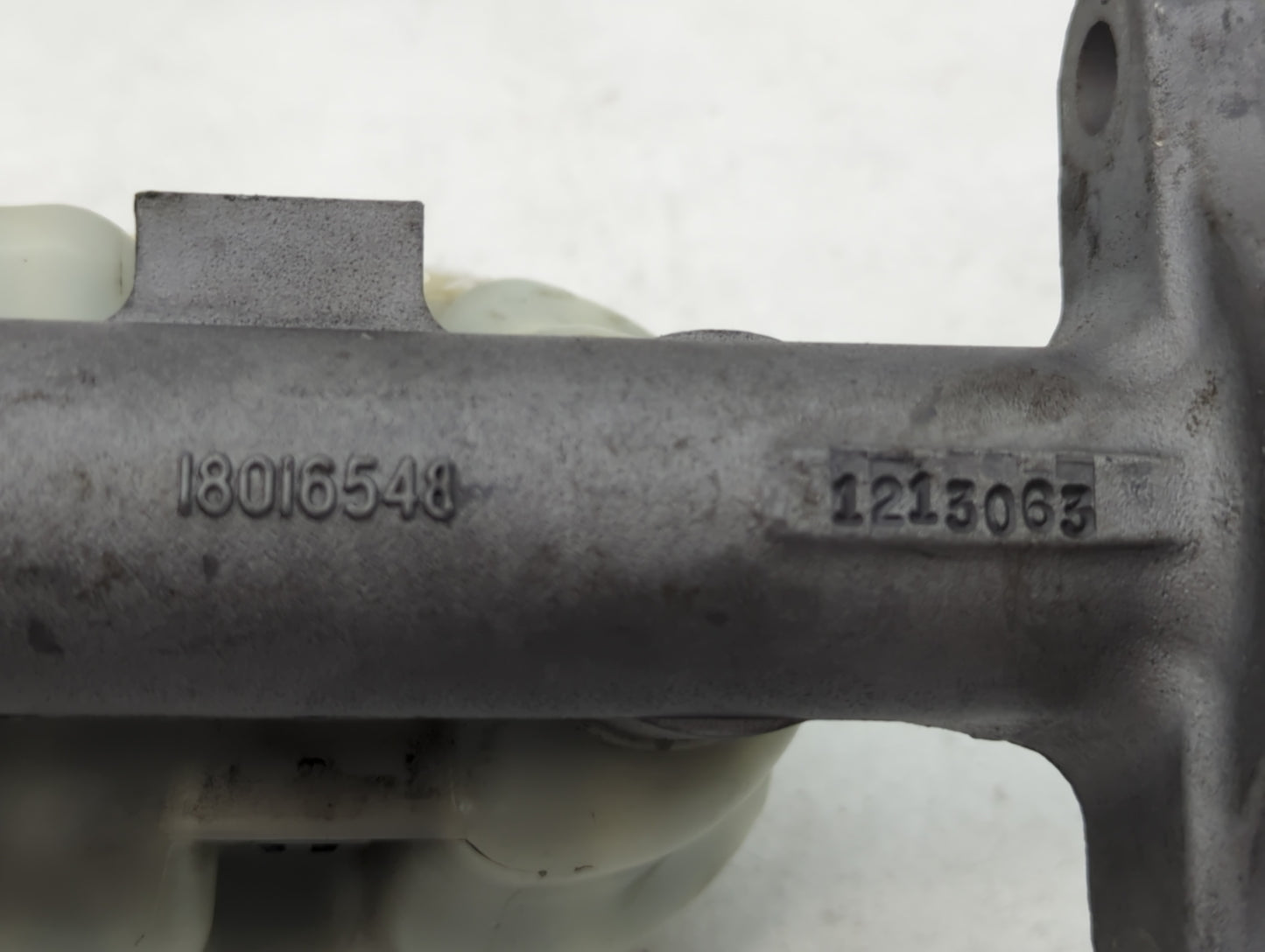 2004-2008 Cadillac Xlr Brake Master Cylinder - Oemusedautoparts1.com