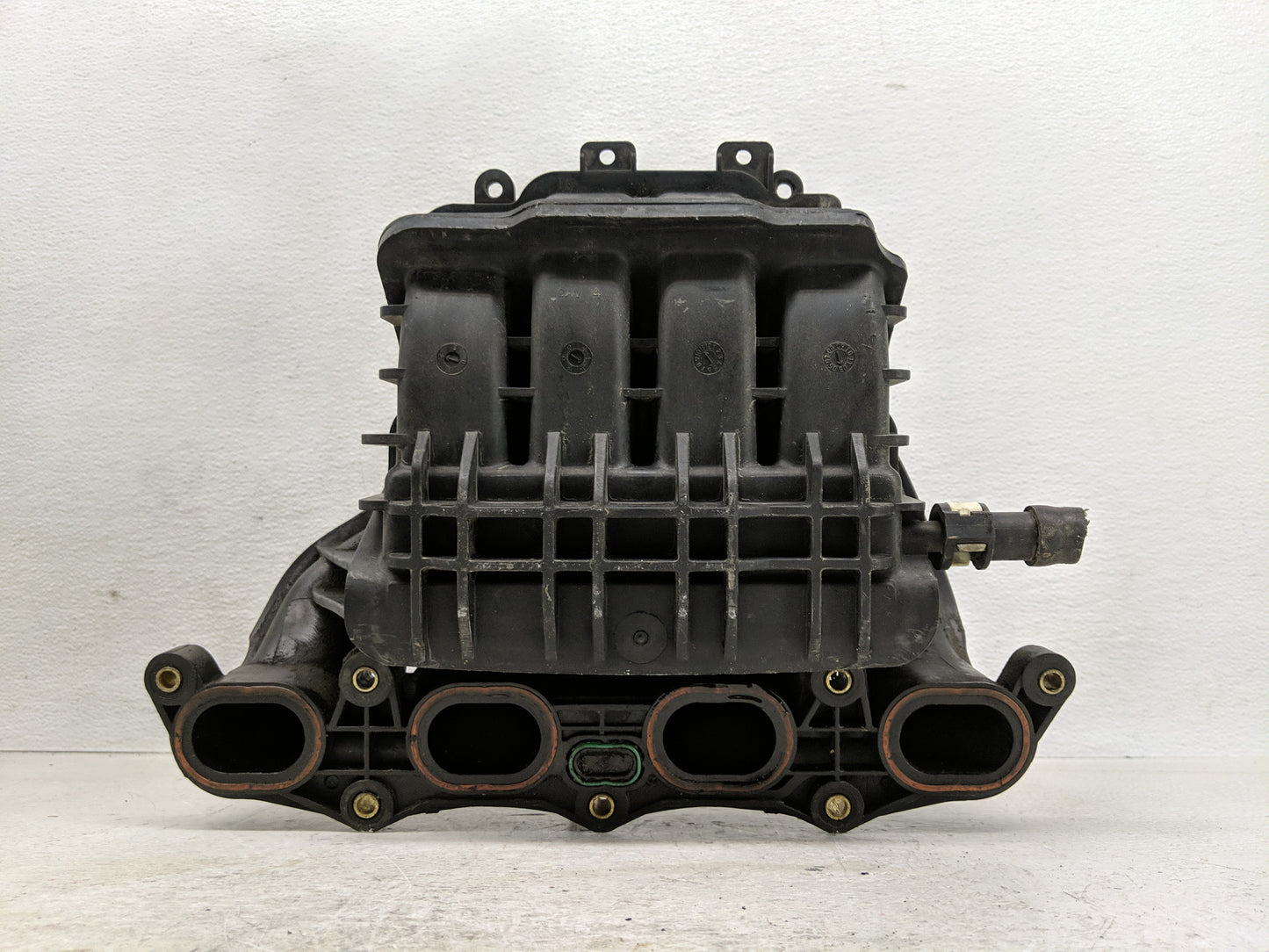 2005-2006 Chevrolet Cobalt Air Intake Manifold P/N:TL85313E1620 Fits Fits 2002 2003 2004 2005 2006 2007 OEM Used Auto Parts