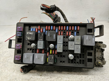 2004-2006 Chevrolet Colorado Fusebox Fuse Box Panel Relay Module P/N:15222953 Fits Fits 2004 2005 2006 OEM Used Auto Parts