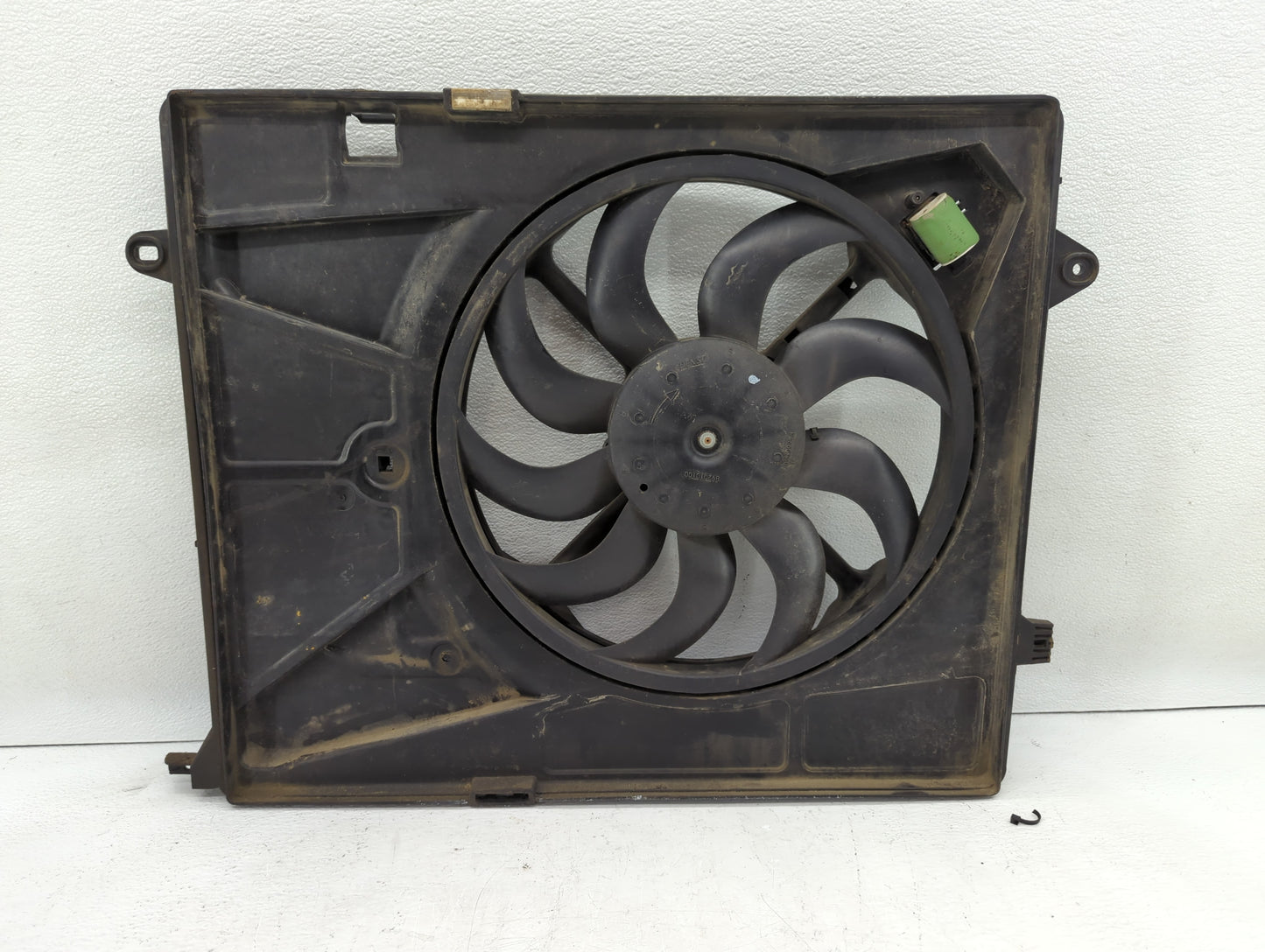 2006 Chevrolet Corsa Left Radiator Fan Motor Assembly Black - Oemusedautoparts1.com