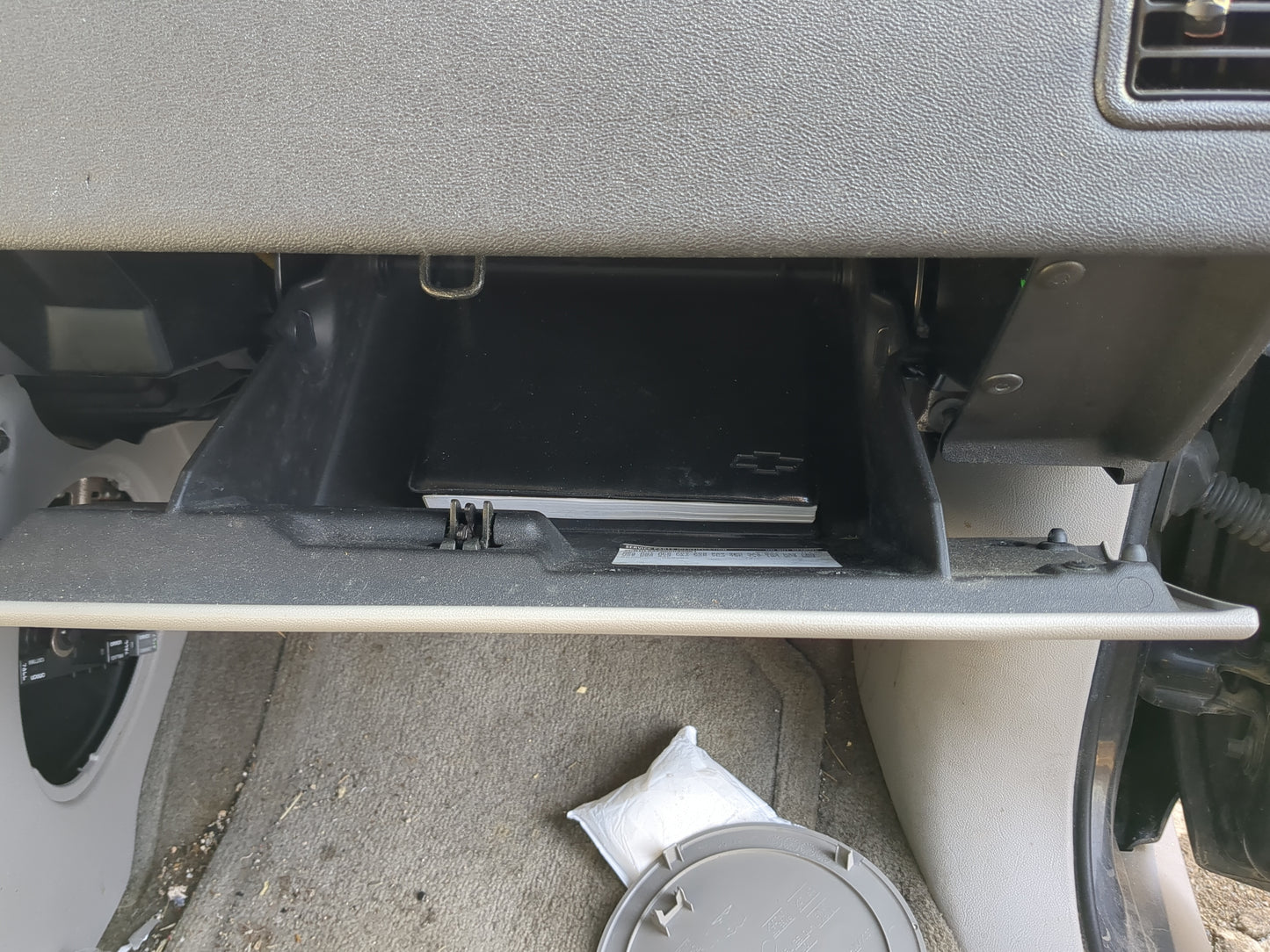 2006 Chevrolet Equinox Passenger Glove Box Door Storage Compartment - Oemusedautoparts1.com
