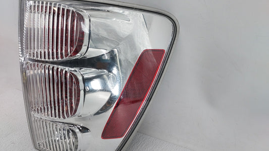 2006 Chevrolet Equinox Tail Light Assembly Passenger Right OEM P/N:548077 30796268, GM384-B000R Fits Fits 2005 2007 2008 2009 OEM Used Auto Parts