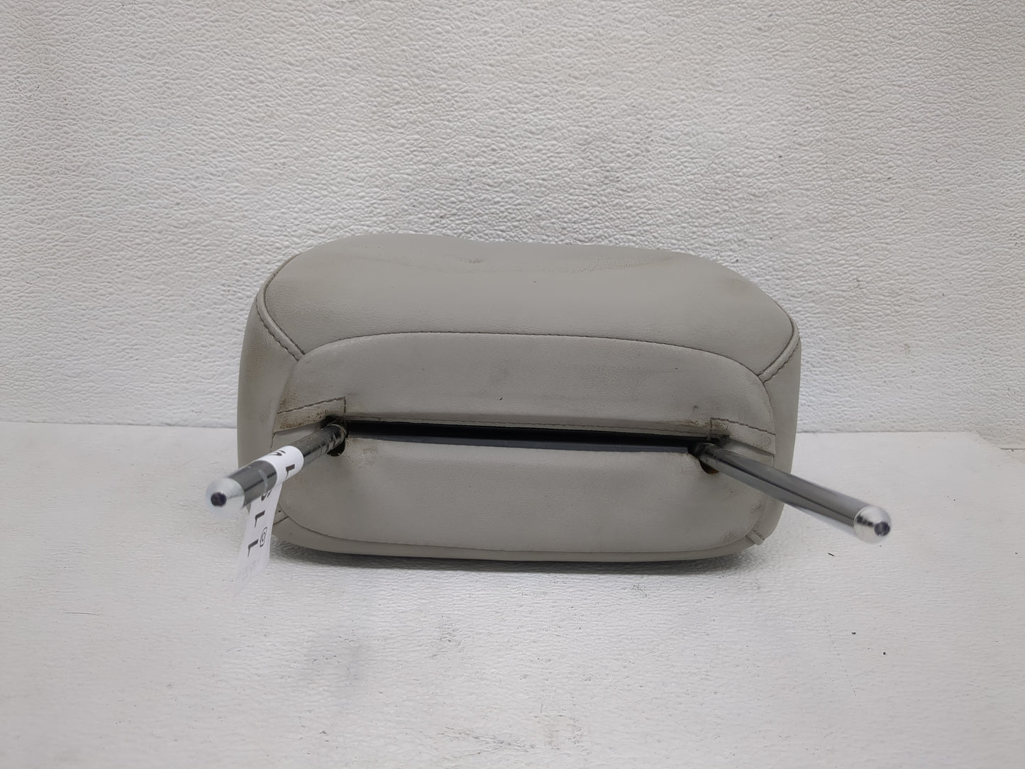 2006-2008 Chevrolet Impala Headrest Head Rest Front Driver Passenger Seat Fits Fits 2006 2007 2008 OEM Used Auto Parts - Oem