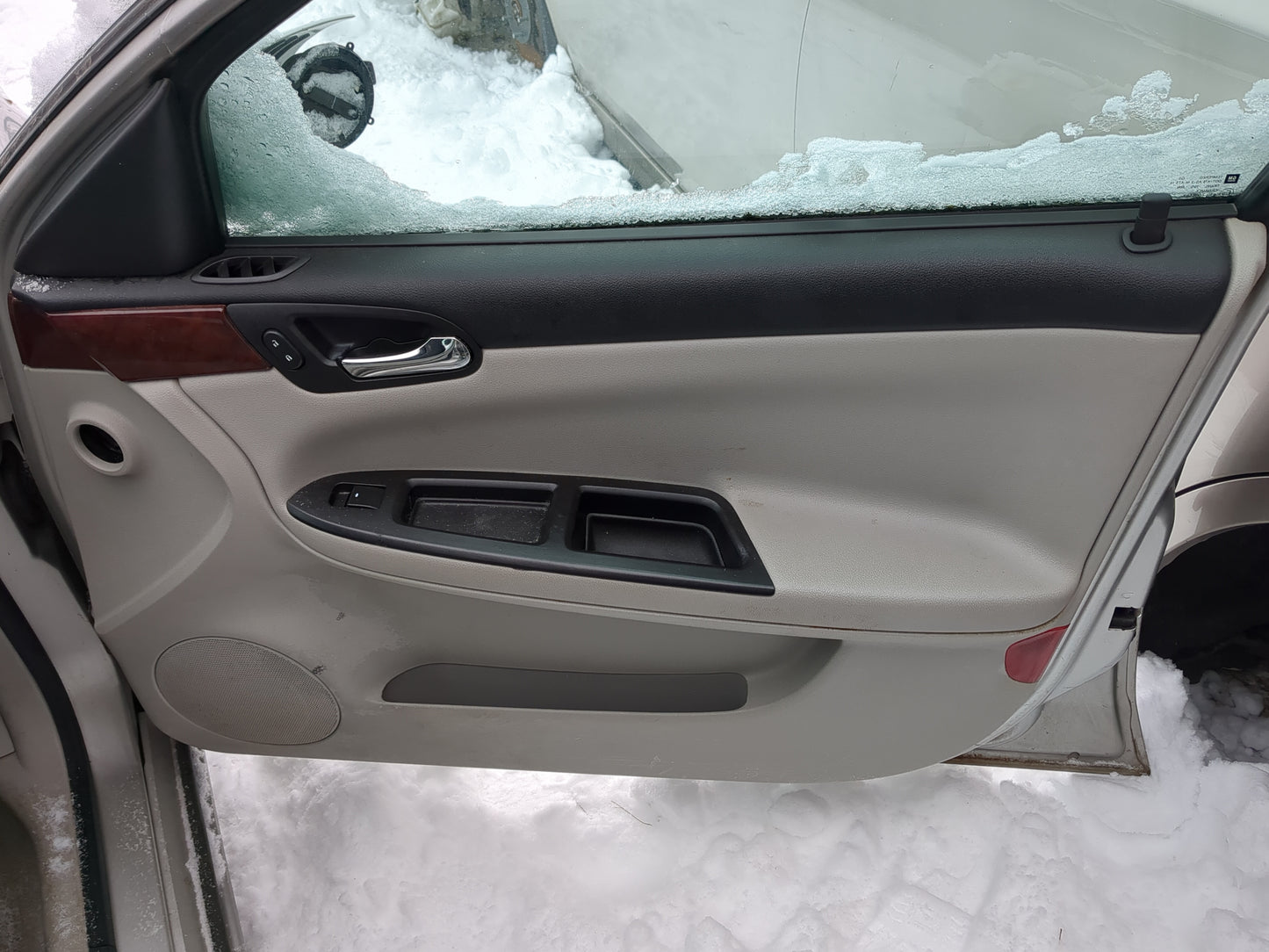 2006 Chevrolet Impala Front Right Passenger Interior Door Panel Trim 1259641 - Oemusedautoparts1.com