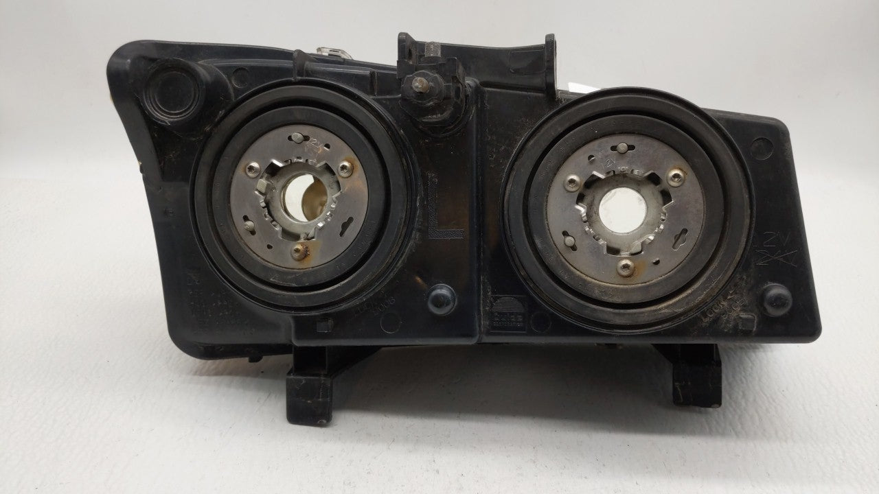 2005 Chevrolet Silverado 2500 Driver Left Oem Head Light Headlight Lamp - Oemusedautoparts1.com