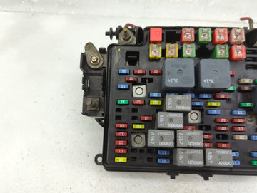 2003-2006 Chevrolet Suburban 1500 Fusebox Fuse Box Panel Relay Module P/N:15177119-01 Fits Fits 2003 2004 2005 2006 OEM Used Auto Parts