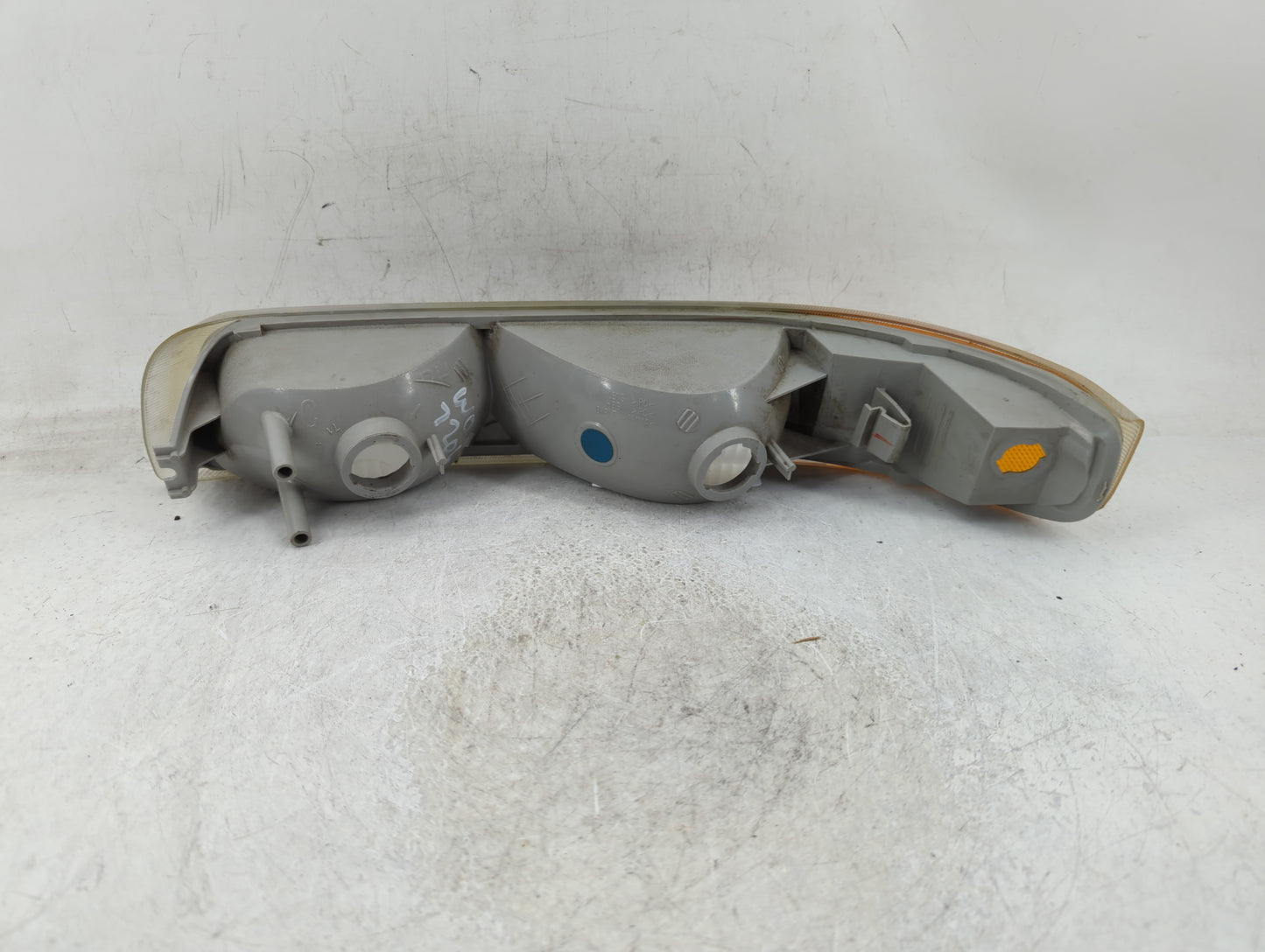 2000-2006 Chevrolet Tahoe Passenger Right Oem Front Light Lamp - Oemusedautoparts1.com