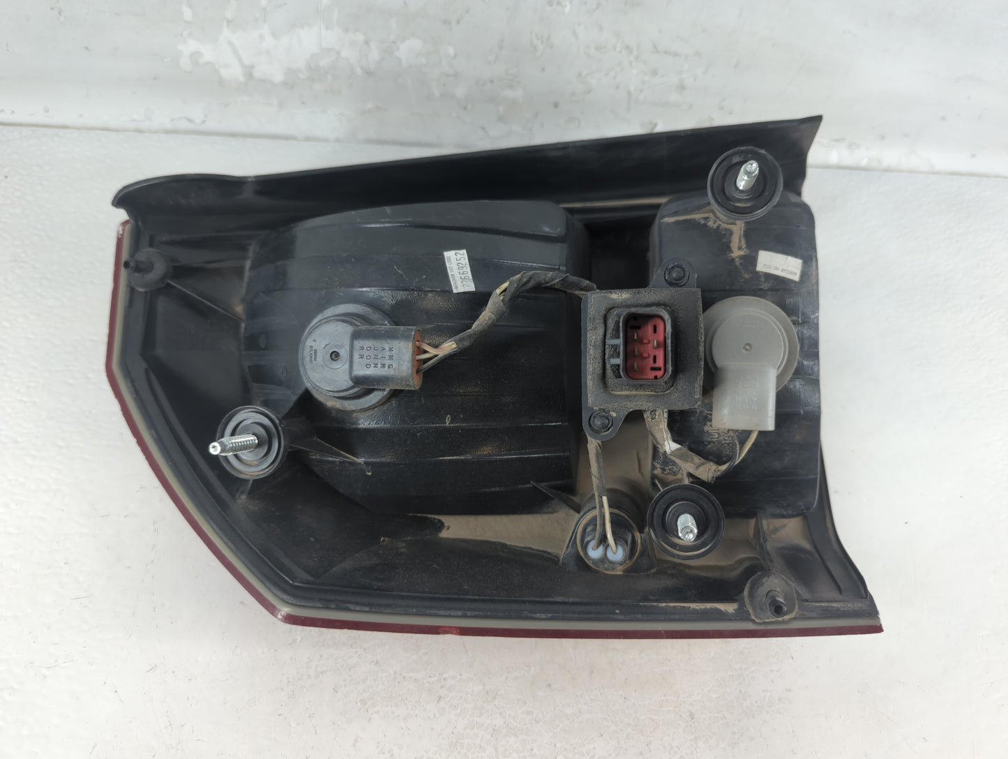 2005-2007 Chrysler 300 Tail Light Assembly Passenger Right OEM P/N:58622-E Fits Fits 2005 2006 2007 OEM Used Auto Parts - Oe