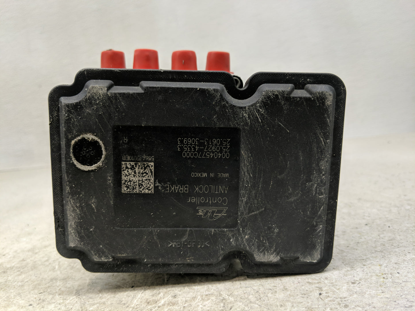 2005-2007 Chrysler 300 ABS Pump Control Module Replacement P/N:P0477942AE Fits Fits 2005 2006 2007 OEM Used Auto Parts - Oem