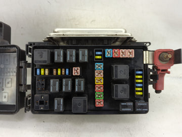 2006-2007 Chrysler 300 Fusebox Fuse Box Panel Relay Module P/N:P04692028AH P04692031AJ A Fits Fits 2006 2007 OEM Used Auto Parts