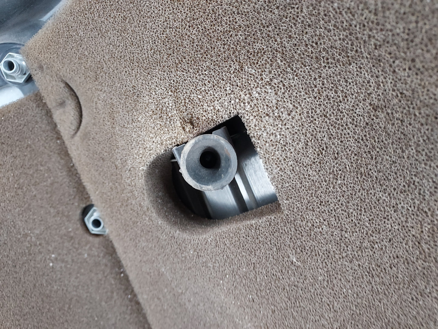 2006 Chrysler 300 Engine Cover Black - Oemusedautoparts1.com