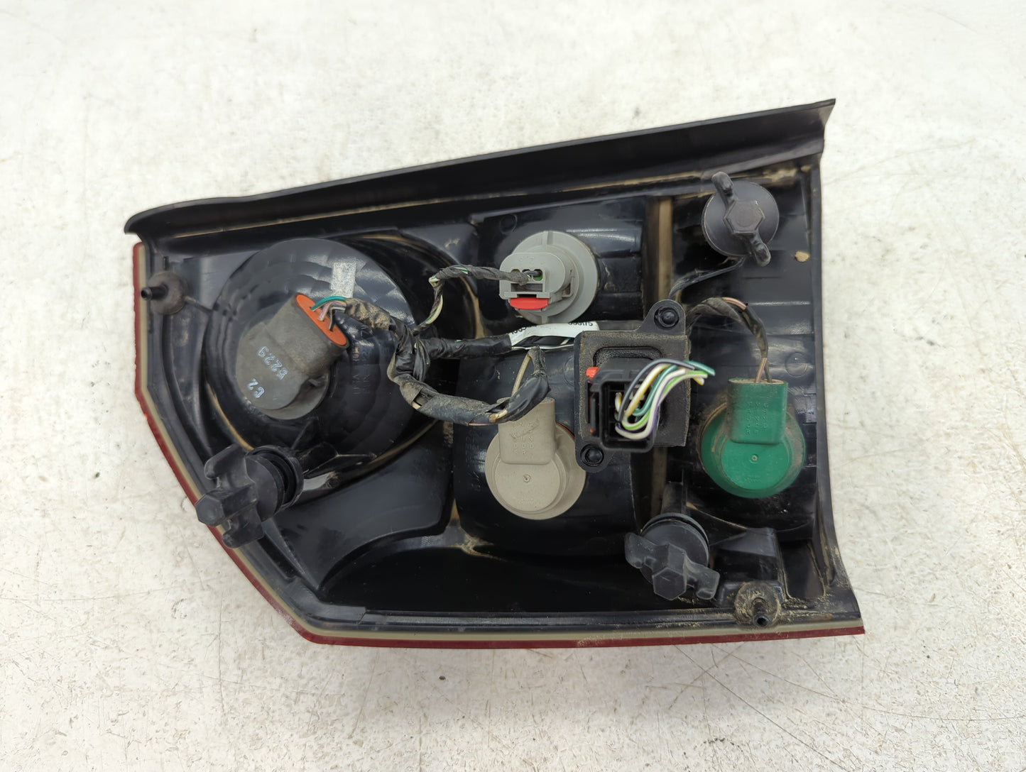 2005-2007 Chrysler 300 Tail Light Assembly Passenger Right OEM Fits Fits 2005 2006 2007 OEM Used Auto Parts - Oemusedautopar