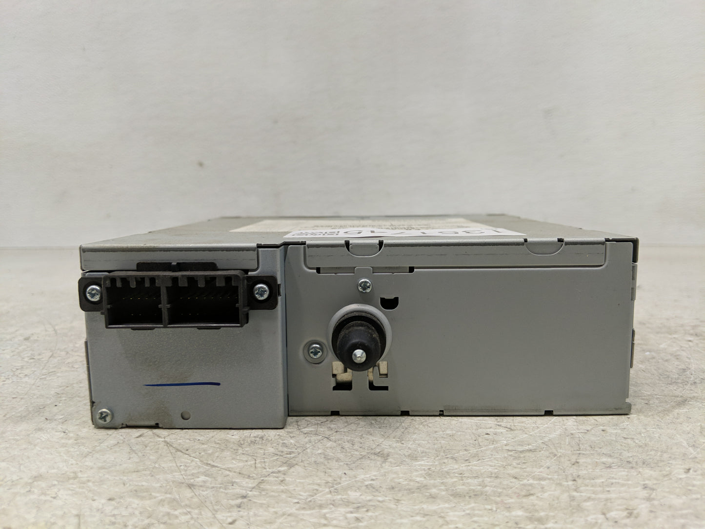 2006 Chrysler Town & Country Radio AM FM Cd Player Receiver Replacement P/N:05094033AC Fits OEM Used Auto Parts - Oemusedaut
