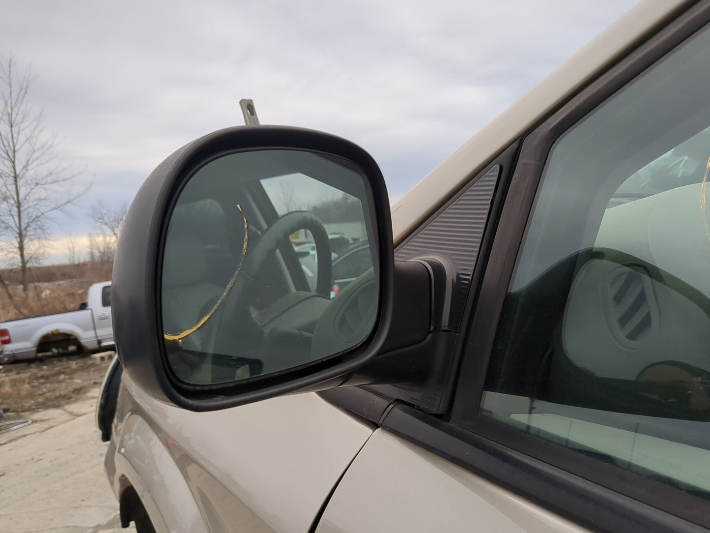 2005-2007 Chrysler Town & Country Driver Side View Mirror - Left Door Mirror OEM Used - Oemusedautoparts1.com