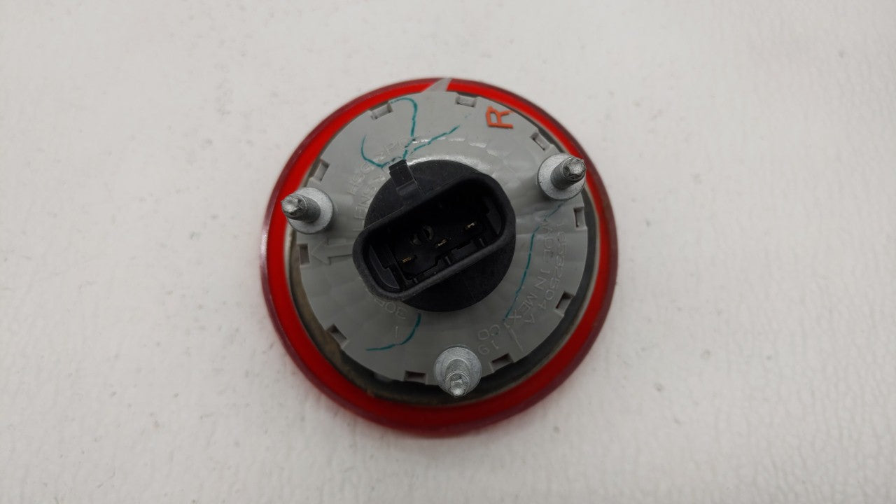 2006-2011 Chevrolet Hhr Tail Light Assembly Passenger Right OEM P/N:16532504 A Fits Fits 2006 2007 2008 2009 2010 2011 OEM U