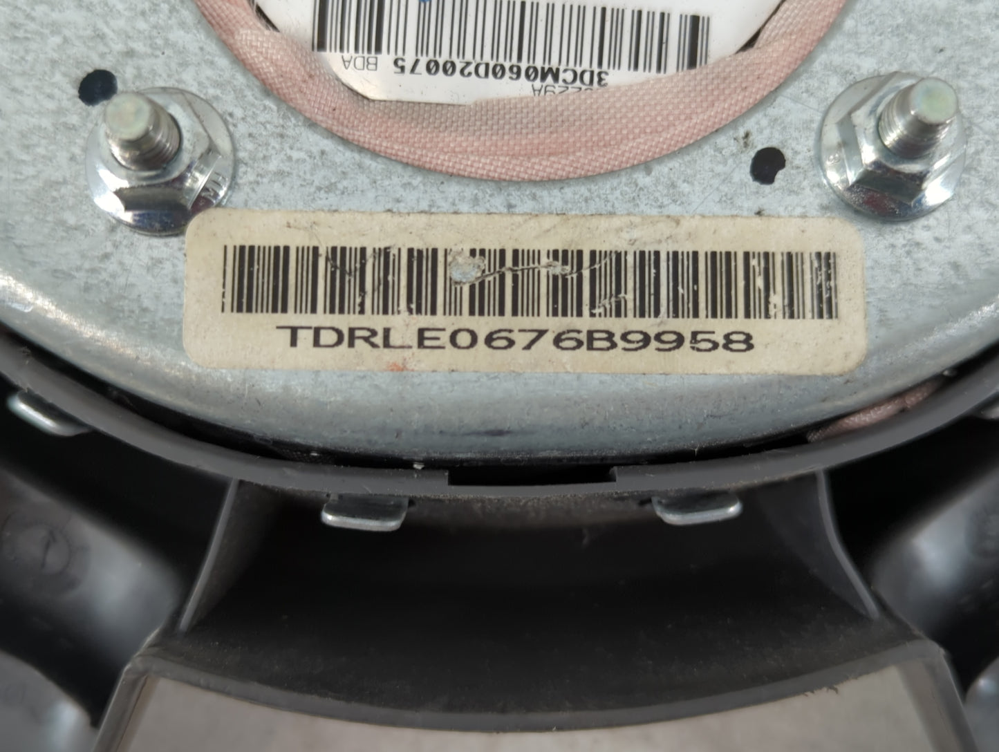 2005-2006 Dodge Durango Air Bag Driver Left Steering Wheel Mounted Fits Fits 2005 2006 OEM Used Auto Parts - Oemusedautopart