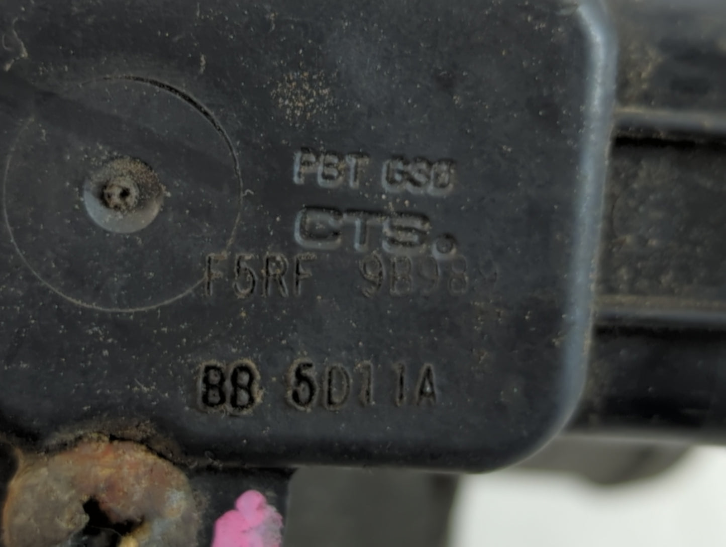 2005-2008 Ford Escape Throttle Body P/N:5D11A F5RF Fits Fits 2005 2006 2007 2008 OEM Used Auto Parts - Oemusedautoparts1.com