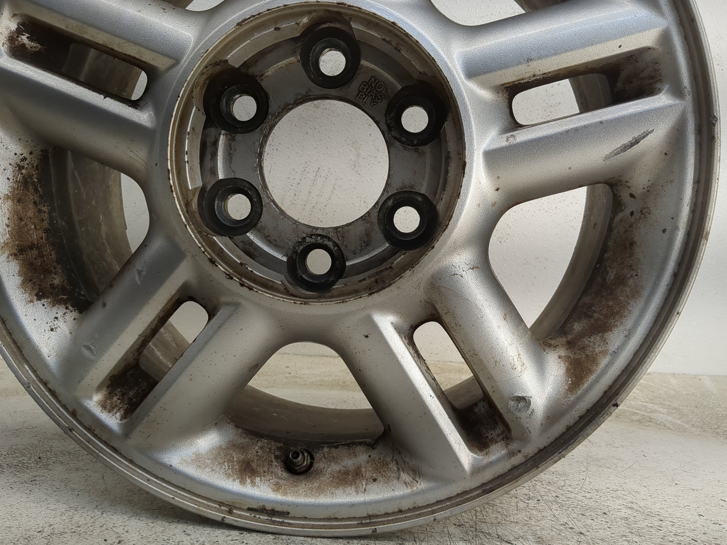 2004-2006 Ford Expedition Oem Wheel Rim 1180353 - Oemusedautoparts1.com