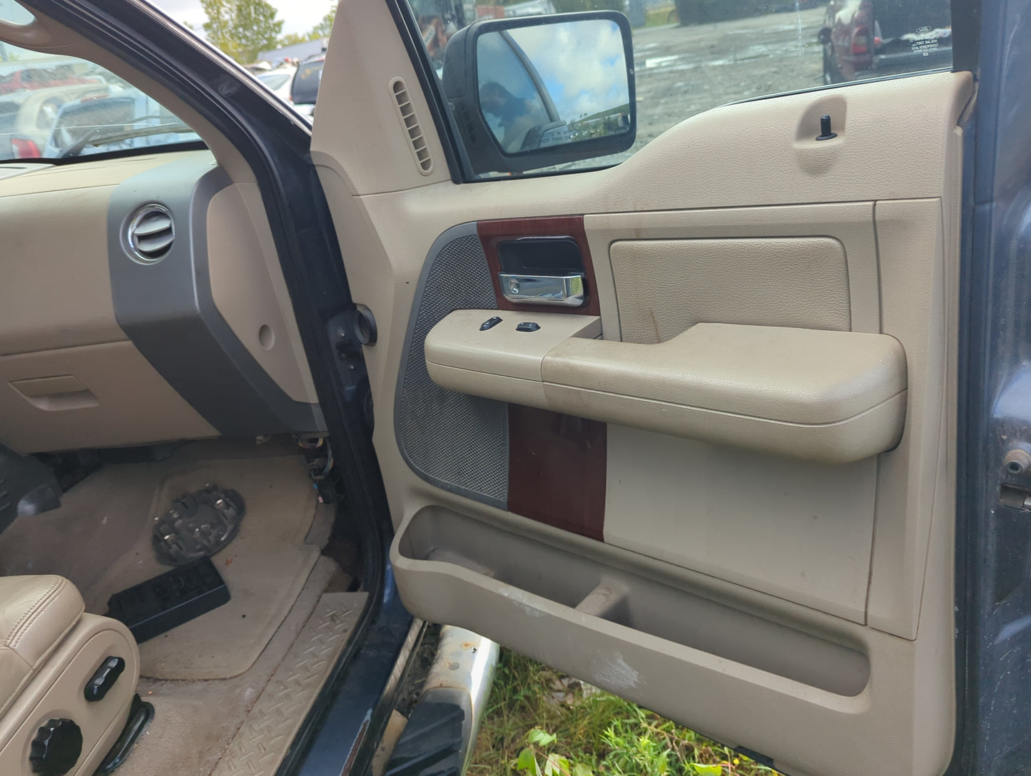 2006 Ford F-150 Front Right Passenger Interior Door Panel Trim - Oemusedautoparts1.com