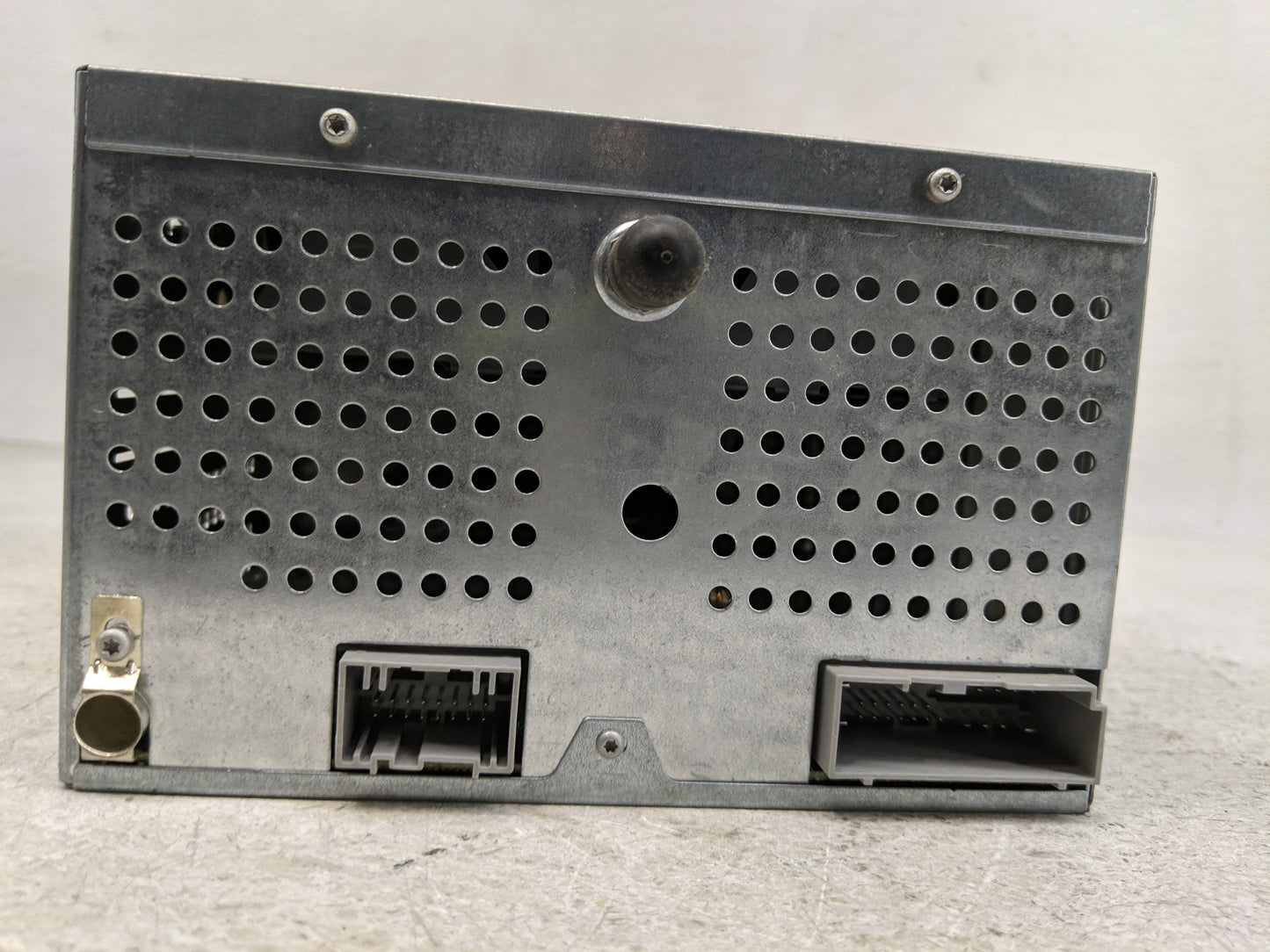 2005-2006 Ford F-150 Radio AM FM Cd Player Receiver Replacement P/N:6L3T-18C869-AD Fits Fits 2005 2006 OEM Used Auto Parts -