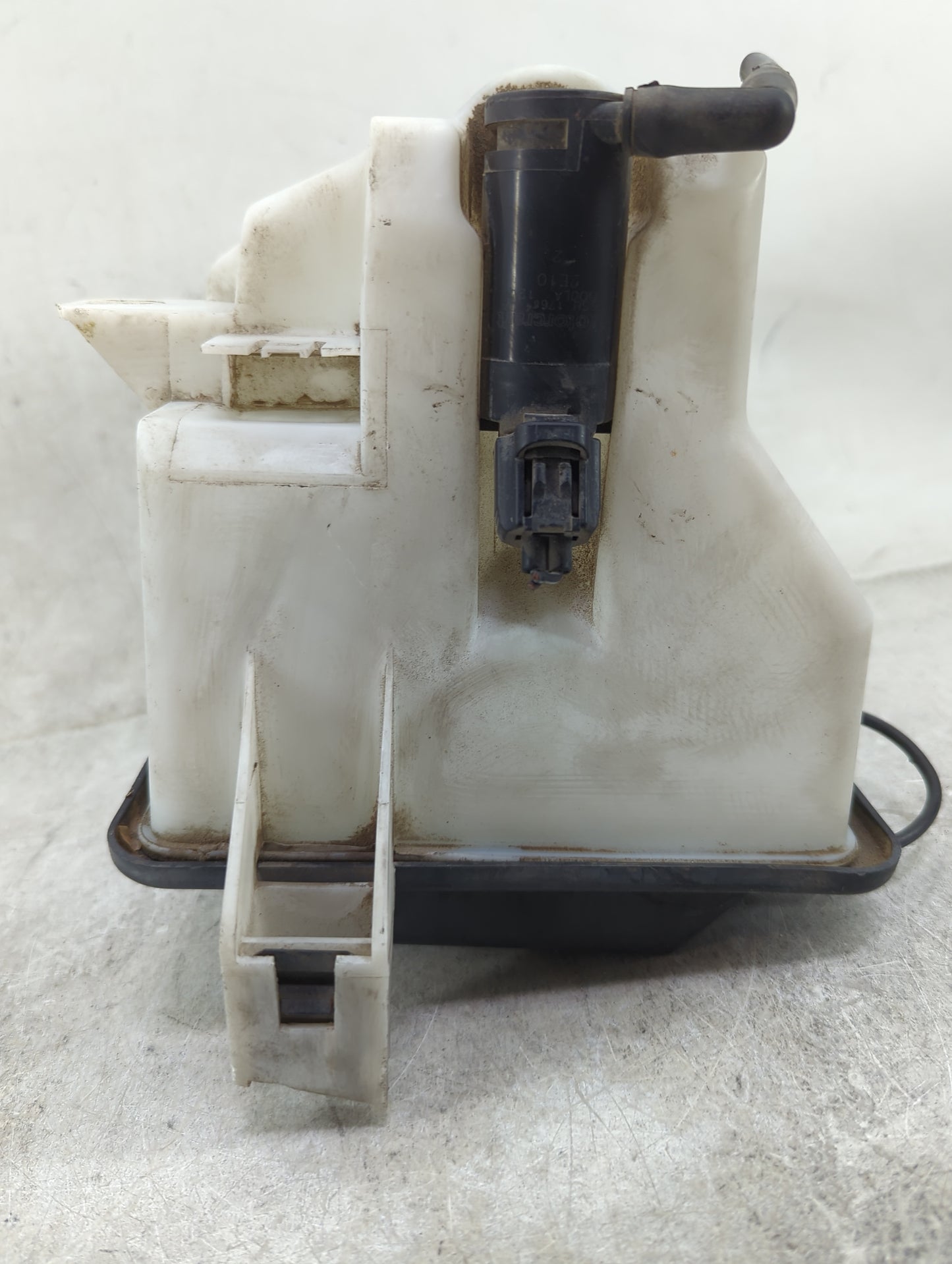 Ford F150 Pickup Windshield Washer Fluid Reservoir Bottle Oem 1459907 - Oemusedautoparts1.com